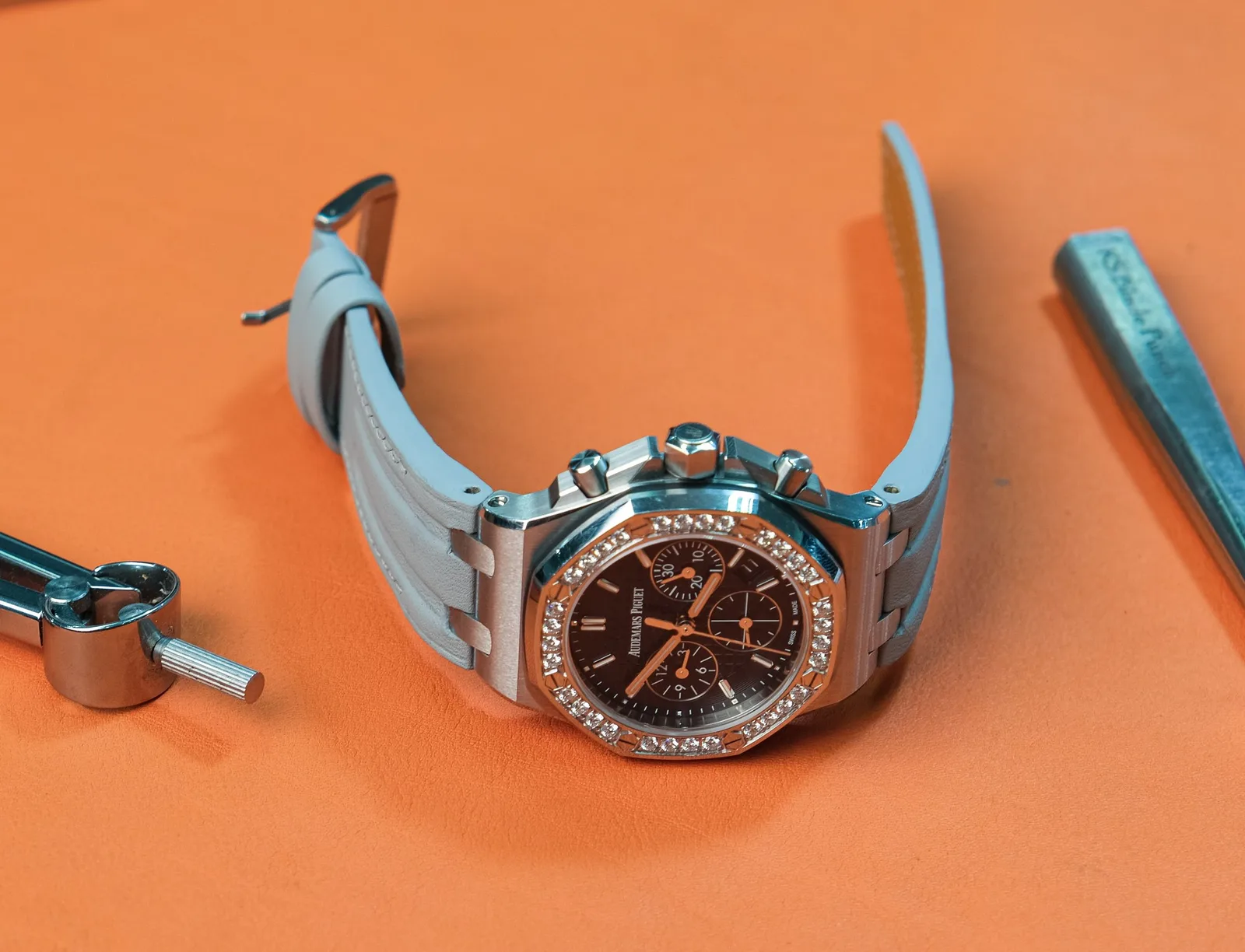 Ảnh Studio Dây đồng hồ da bò màu xám cho Audemars Piguet - Koi Leather