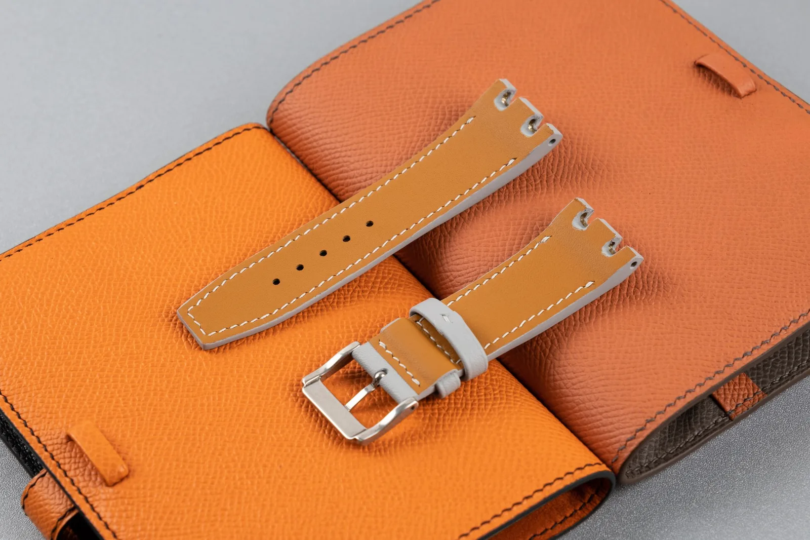Ảnh Studio Dây đồng hồ da bò màu xám cho Audemars Piguet - Koi Leather