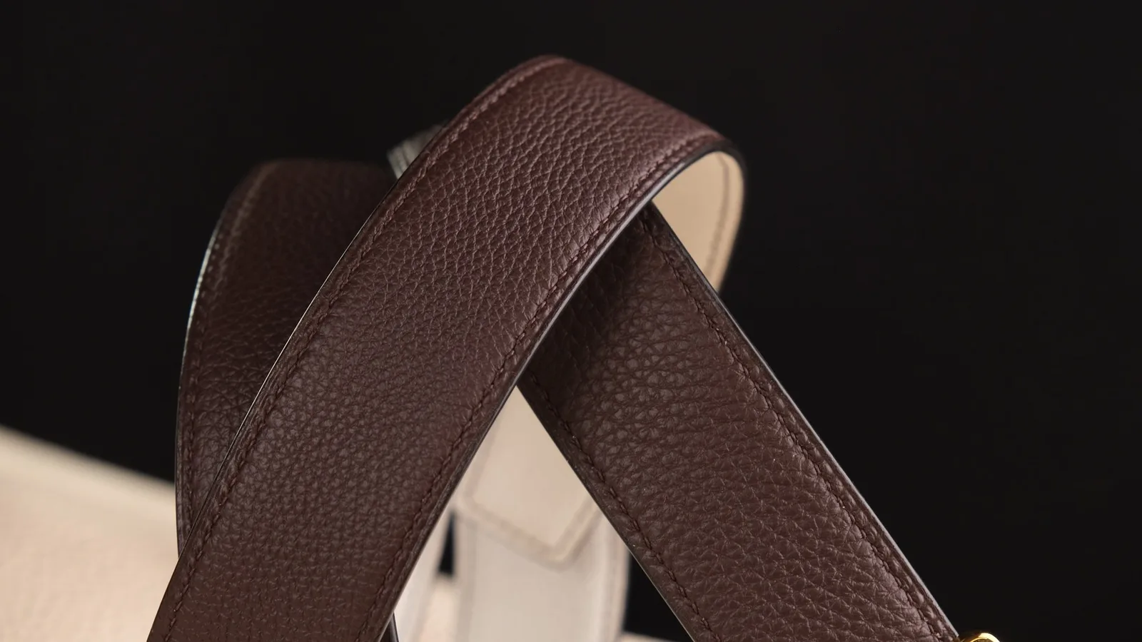 Ảnh Studio Dây lưng da Togo hai mặt màu nâu đậm và kem - Koi Leather