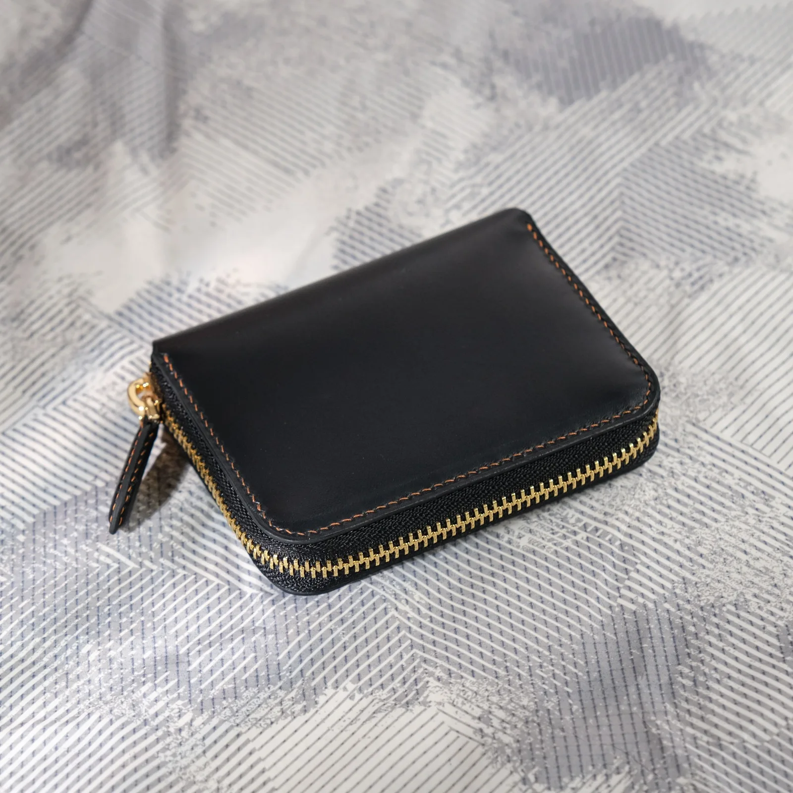 Ảnh Studio Ví zip mini khóa kéo da Epsom và da bò - Koi Leather