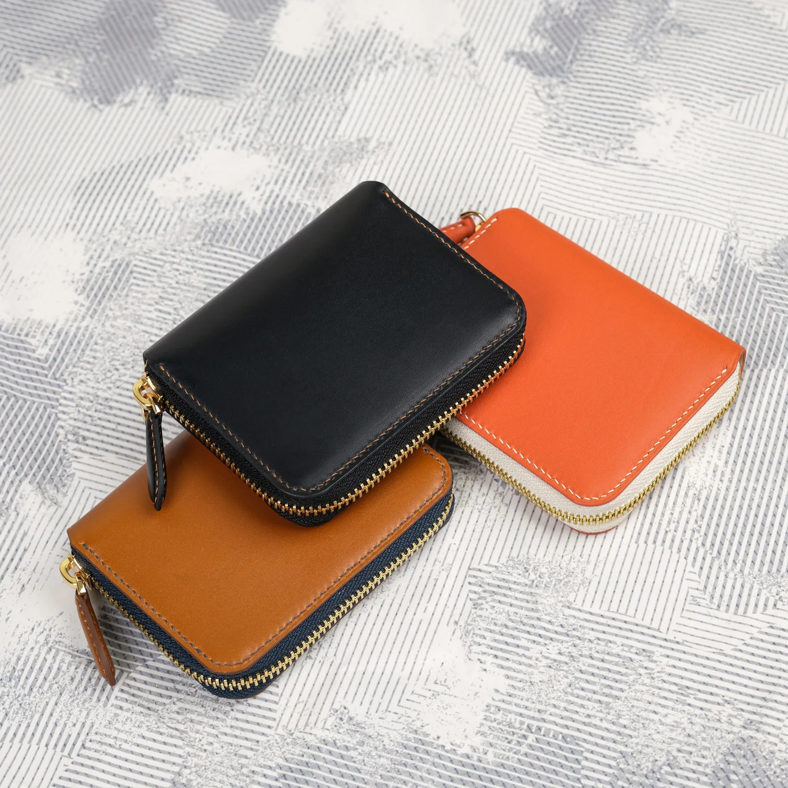 Ảnh Studio Ví zip mini khóa kéo da Epsom và da bò - Koi Leather