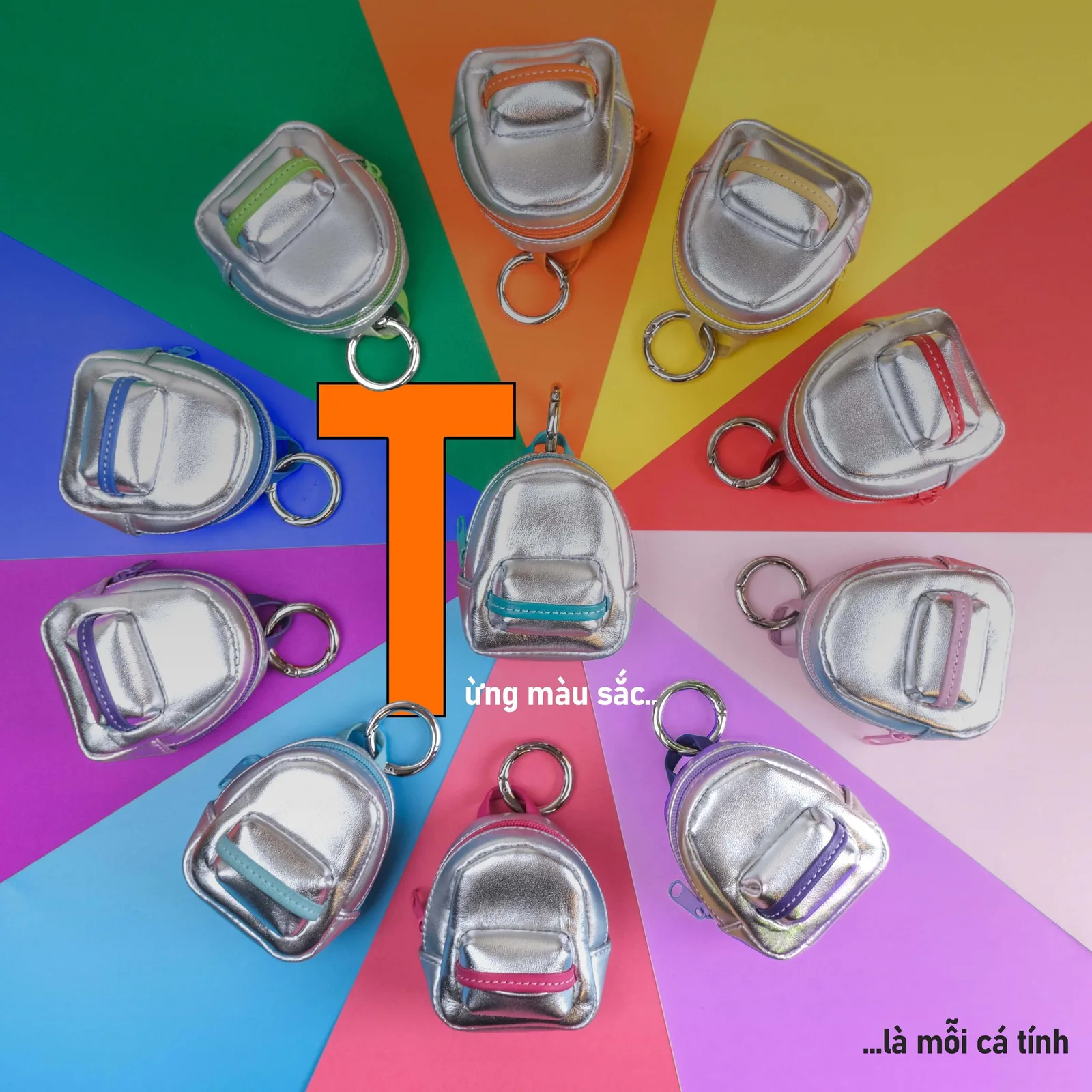 Ảnh Studio Charm đeo túi dáng balo mini da bò ánh bạc - Koi Leather