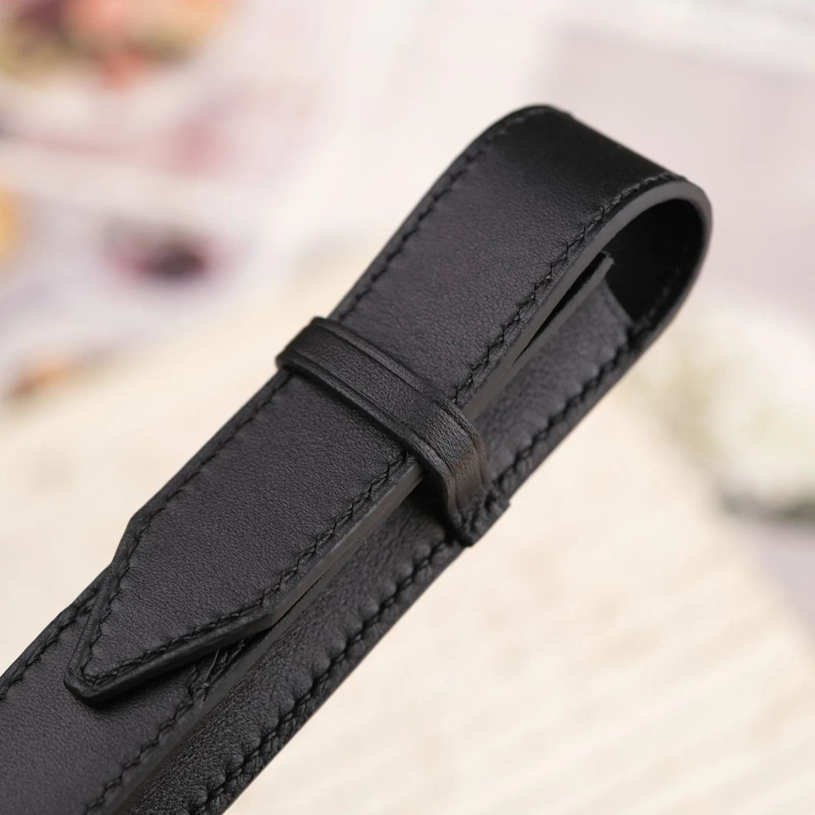 Ảnh Studio Hộp bút da màu đen nắp gài 1 cây - Koi Leather