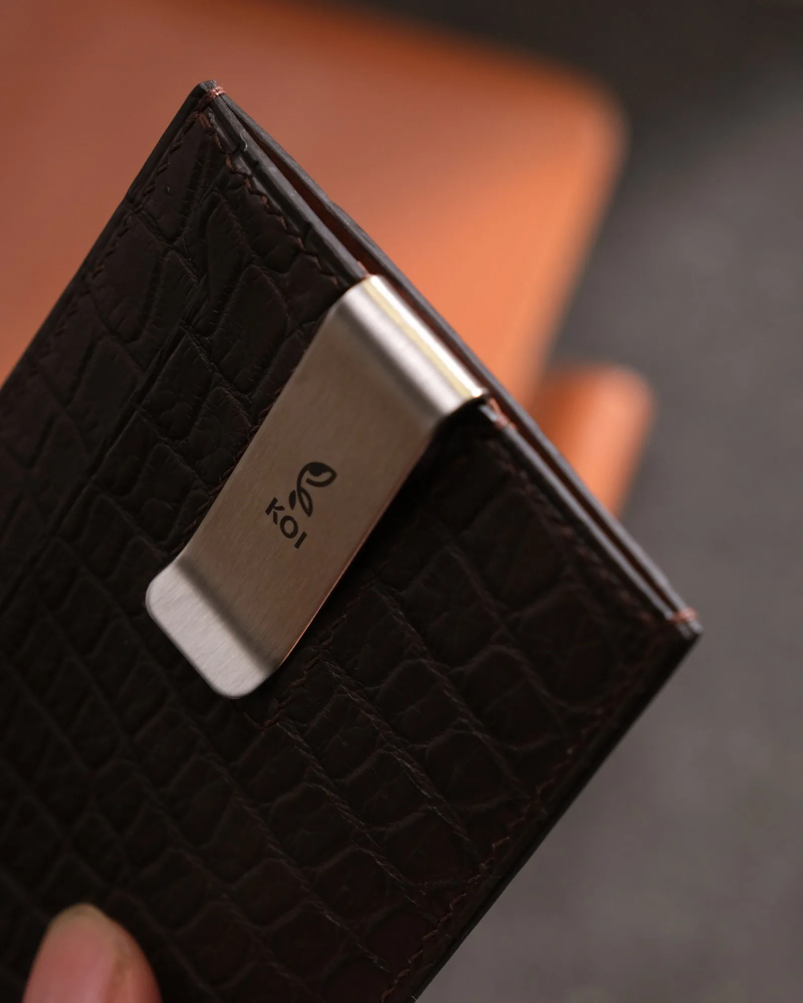 Ảnh Studio Ví đựng thẻ Uptown da bò kèm kẹp tiền - Koi Leather