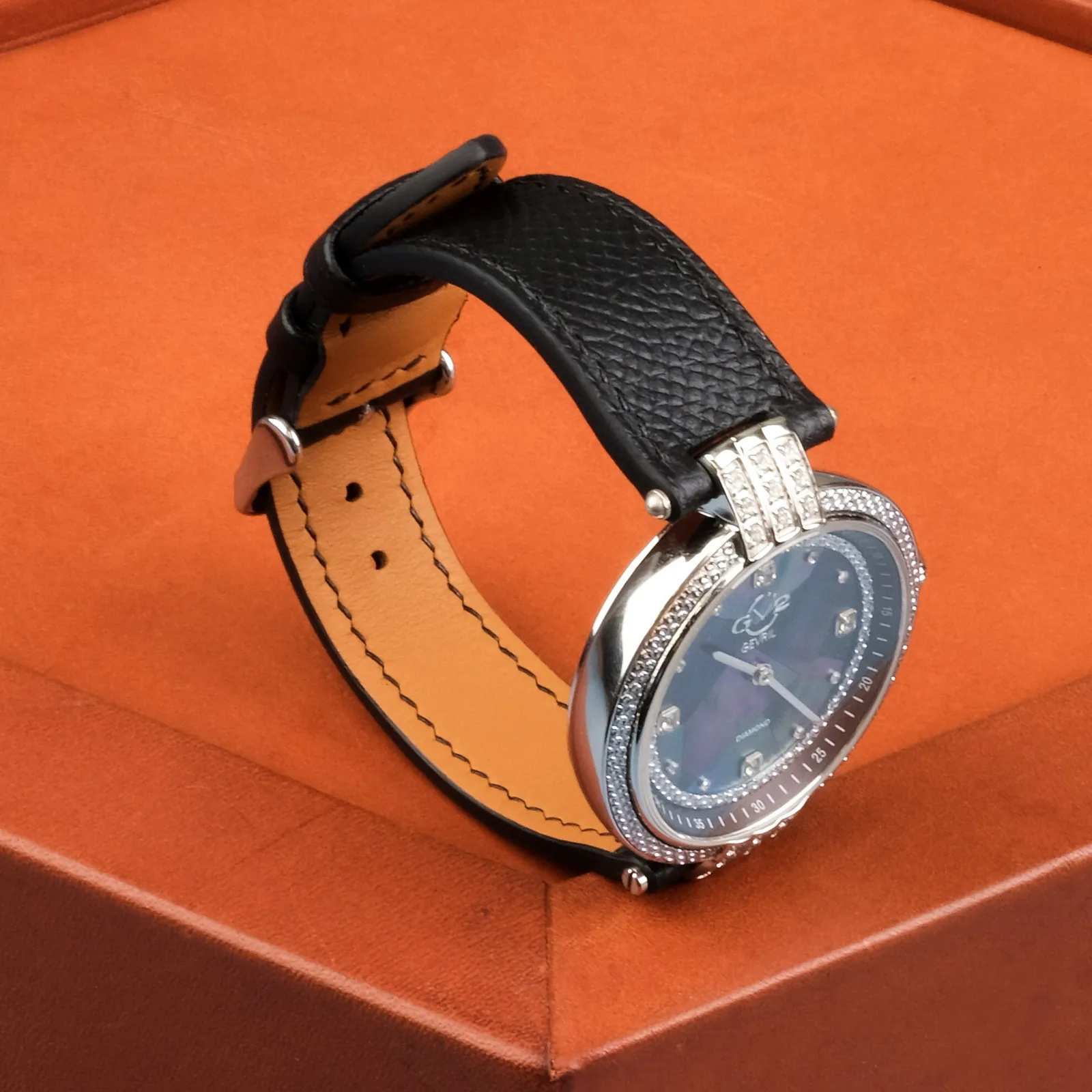Ảnh Studio Dây da đồng hồ Epsom đen cho Gevril - Koi Leather