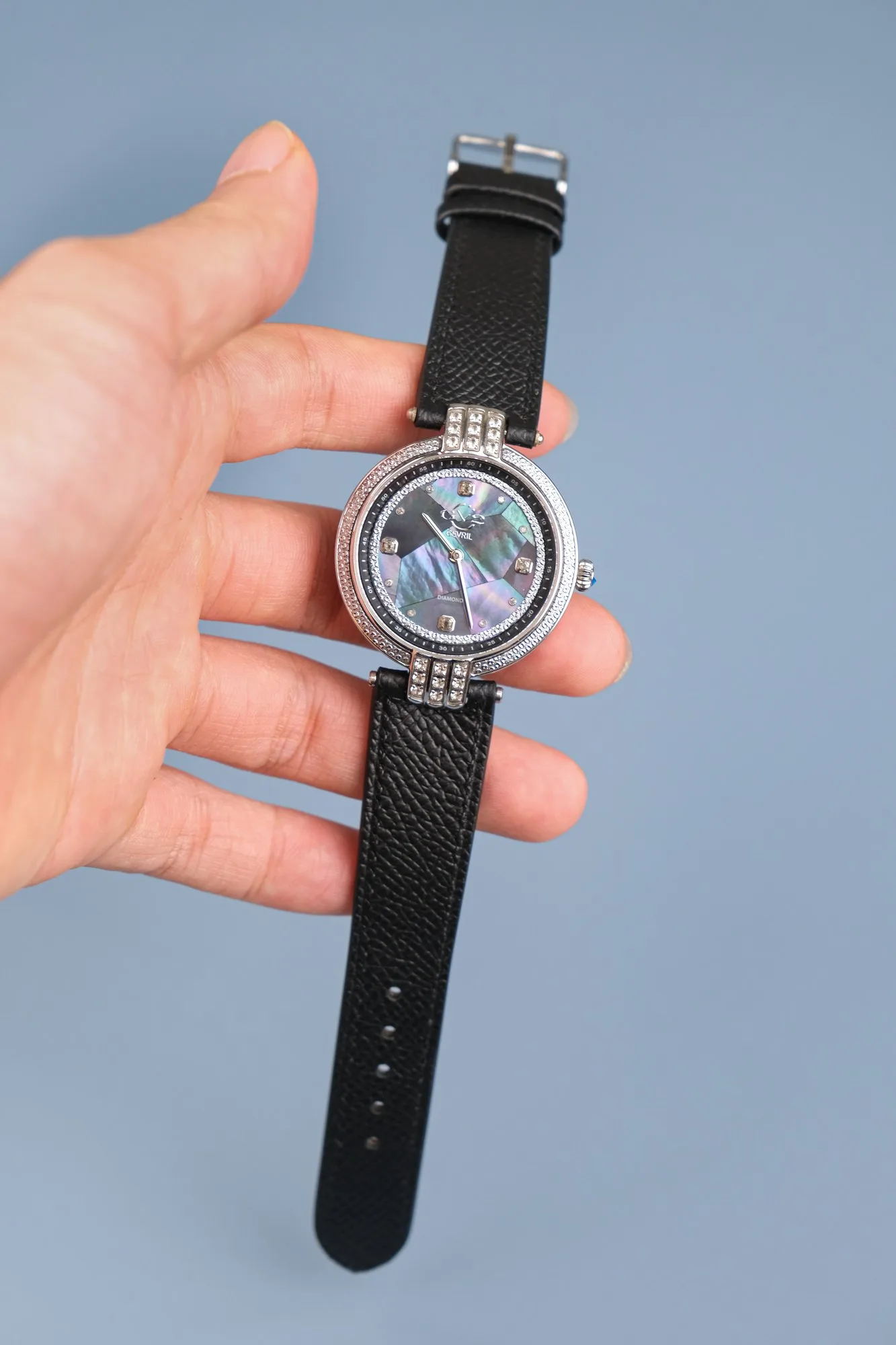 Ảnh Lifestyle Dây da đồng hồ Epsom đen cho Gevril - Koi Leather