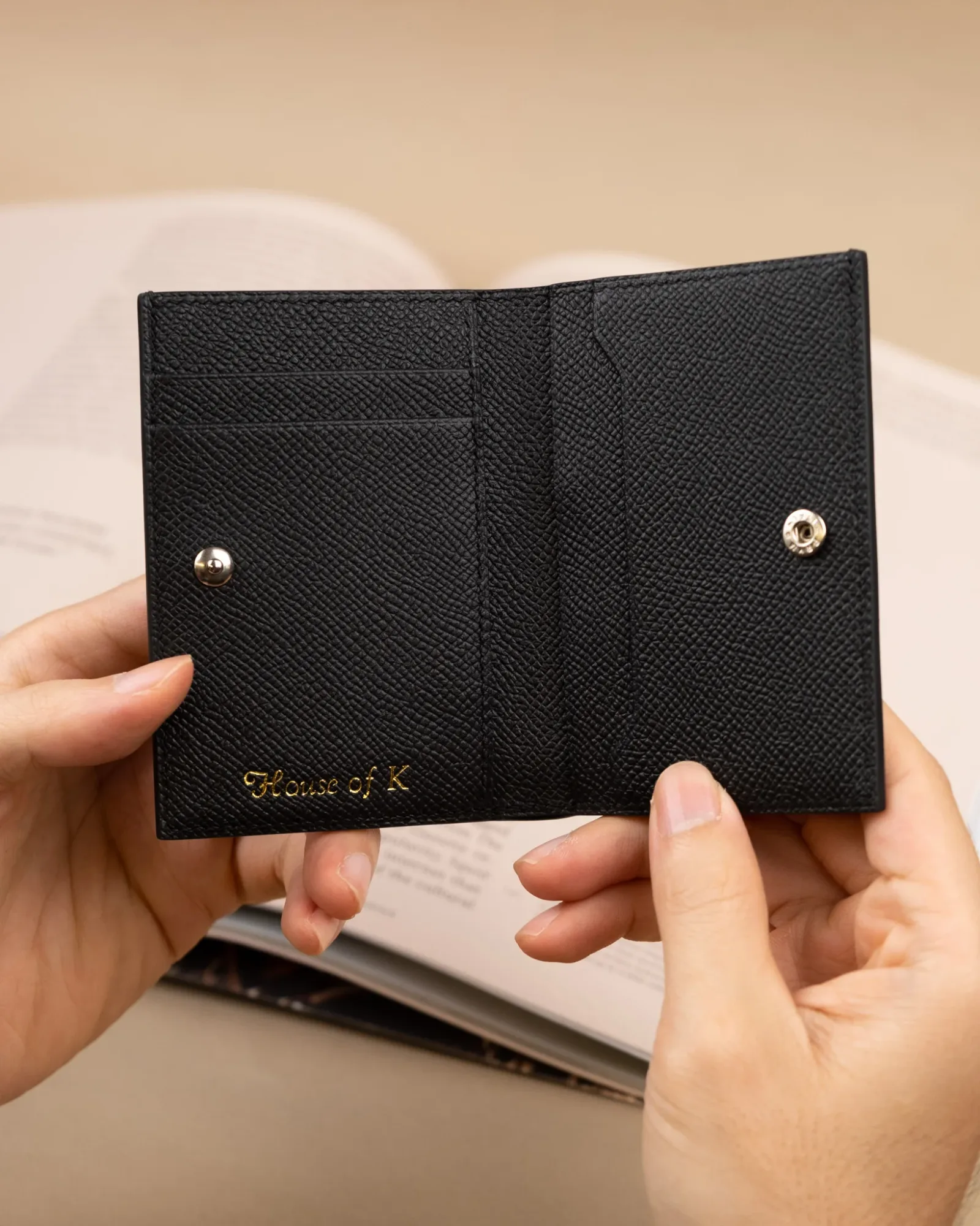 Ảnh Studio Ví nam - KOI Leather