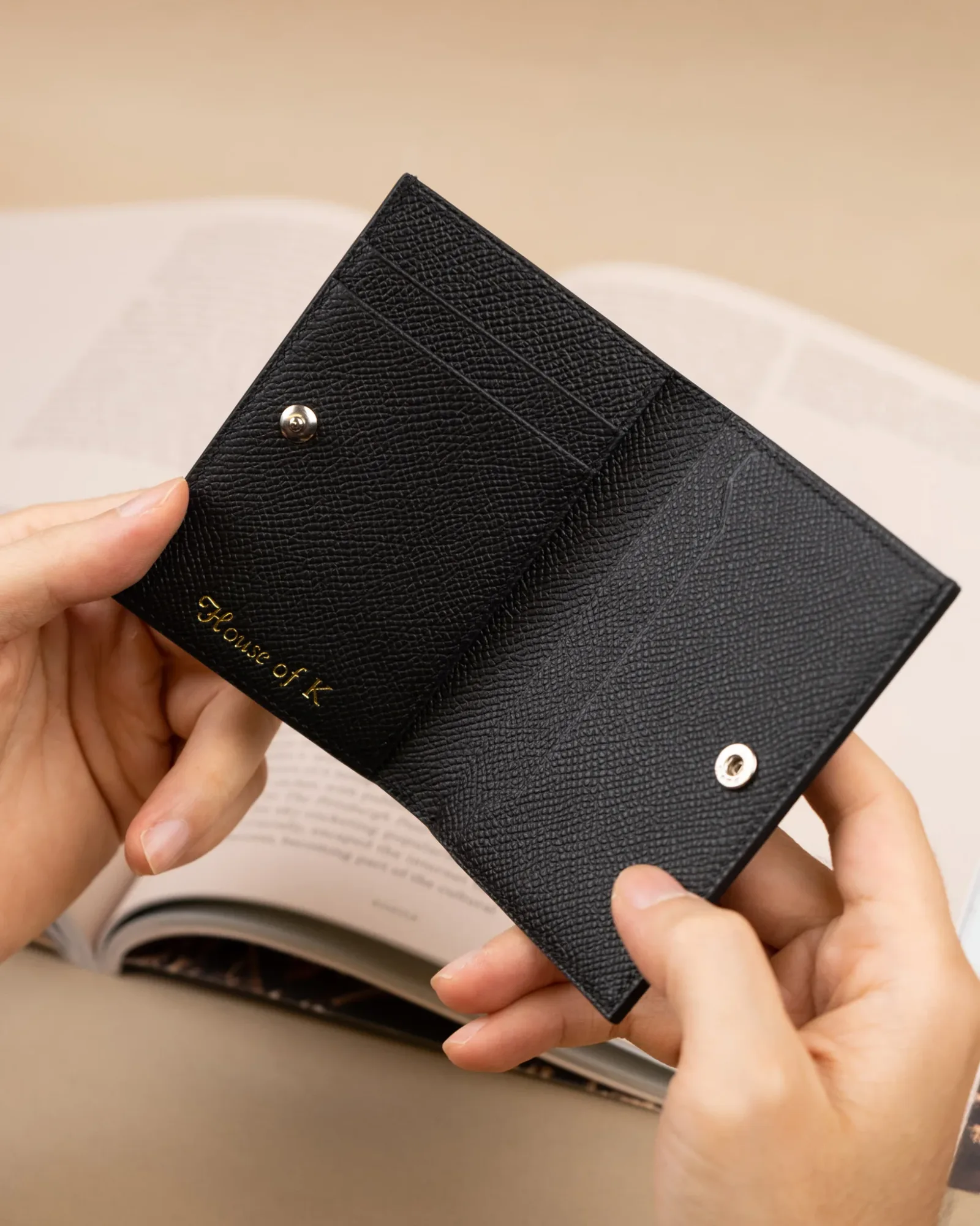 Ảnh Studio Ví nam - KOI Leather