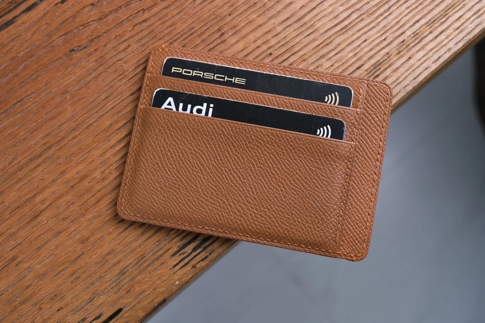 Ảnh Studio Card holder epsom gold - KOI Leather