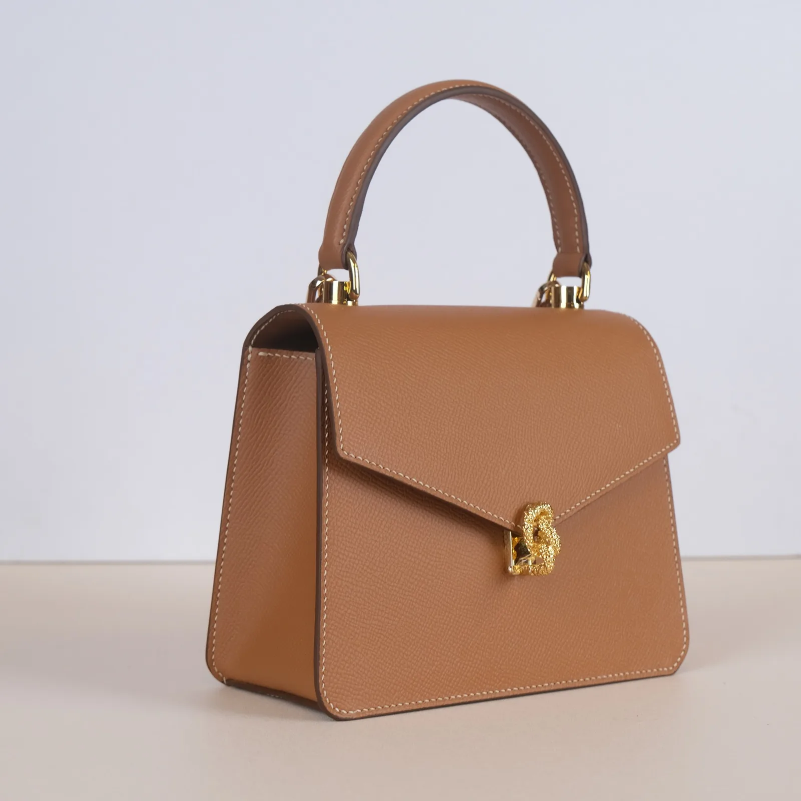 Ảnh Studio Túi xách nữ da Epsom màu Gold nắp vát quai cầm kèm dây xích - Koi Leather