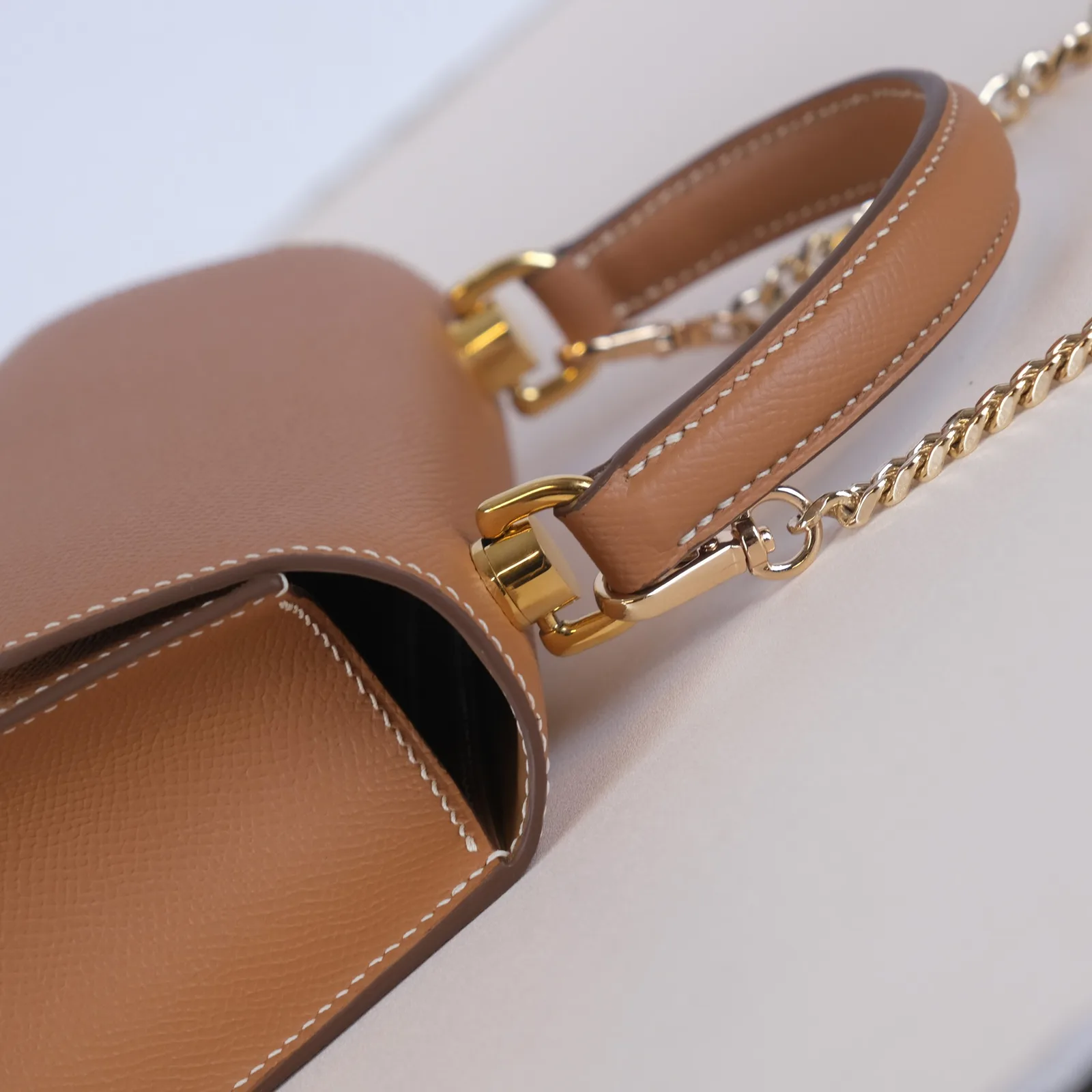 Ảnh Studio Túi xách nữ da Epsom màu Gold nắp vát quai cầm kèm dây xích - Koi Leather