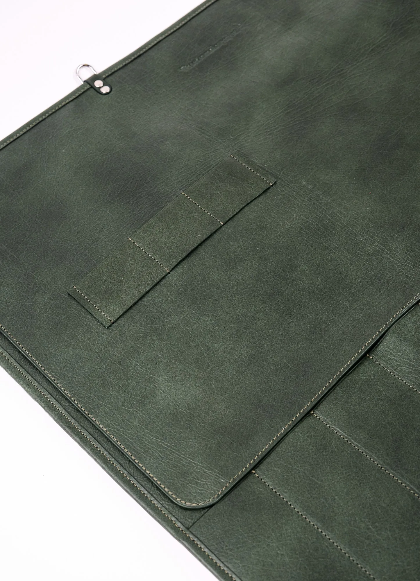 Ảnh Studio Túi cuộn đựng dao bếp da bò màu xanh rêu - Koi Leather