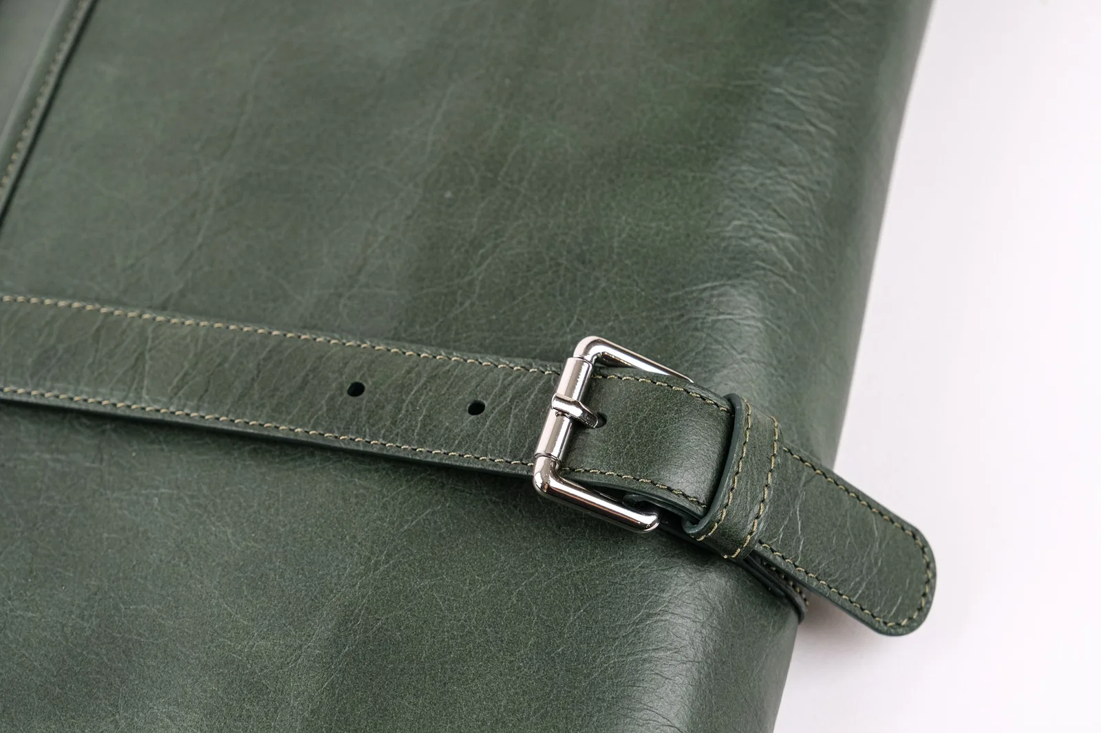 Ảnh Studio Túi cuộn đựng dao bếp da bò màu xanh rêu - Koi Leather