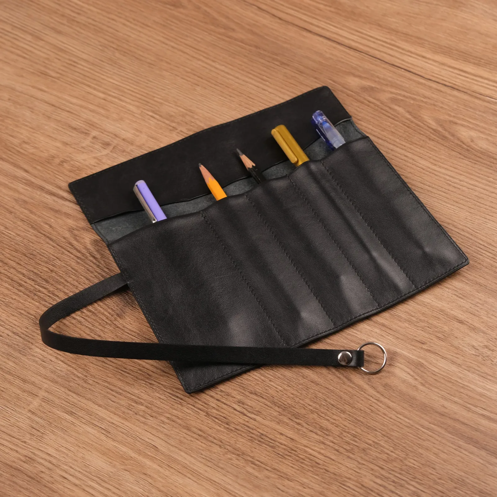 Ảnh Studio Bao đựng viết - KOI Leather