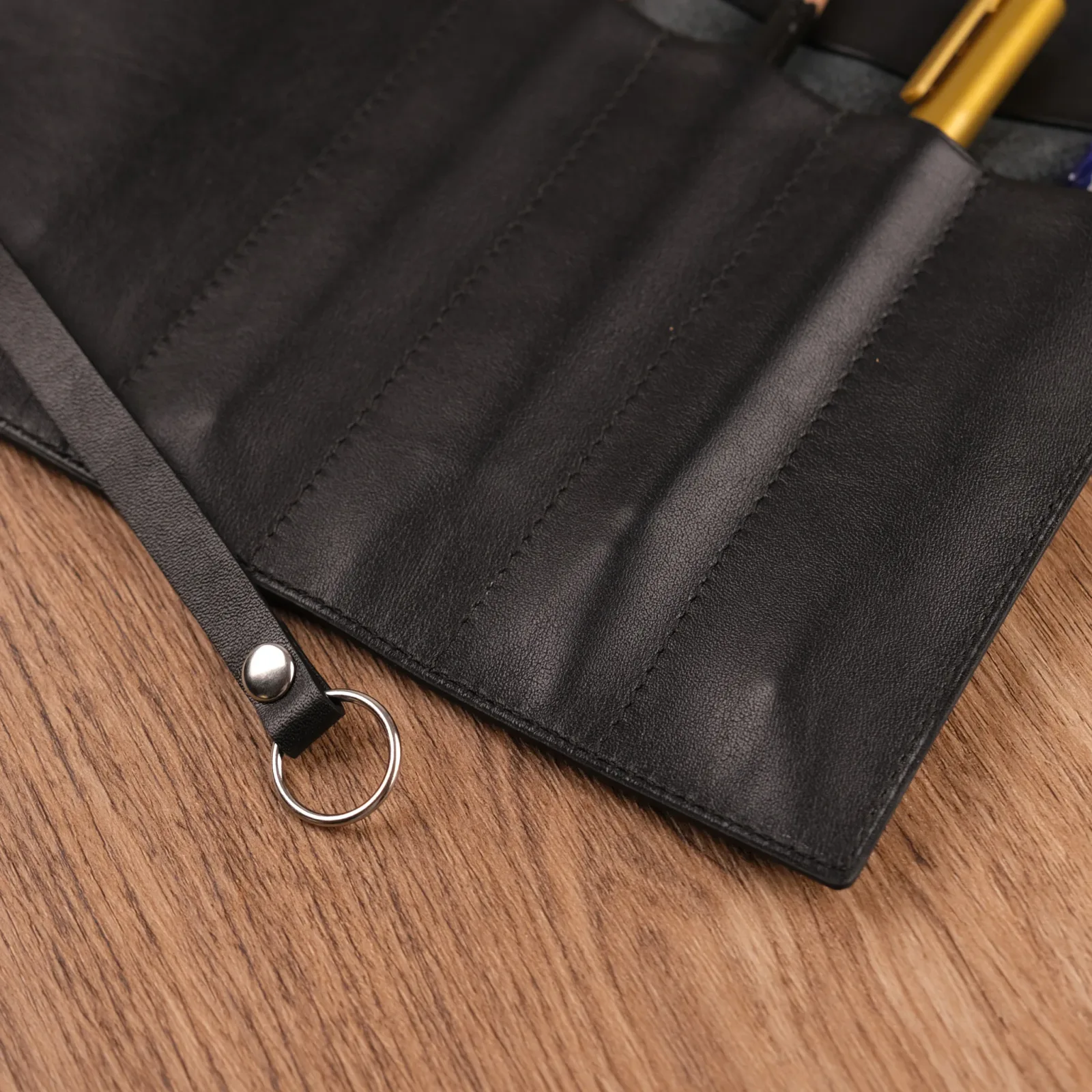 Ảnh Studio Bao đựng viết - KOI Leather