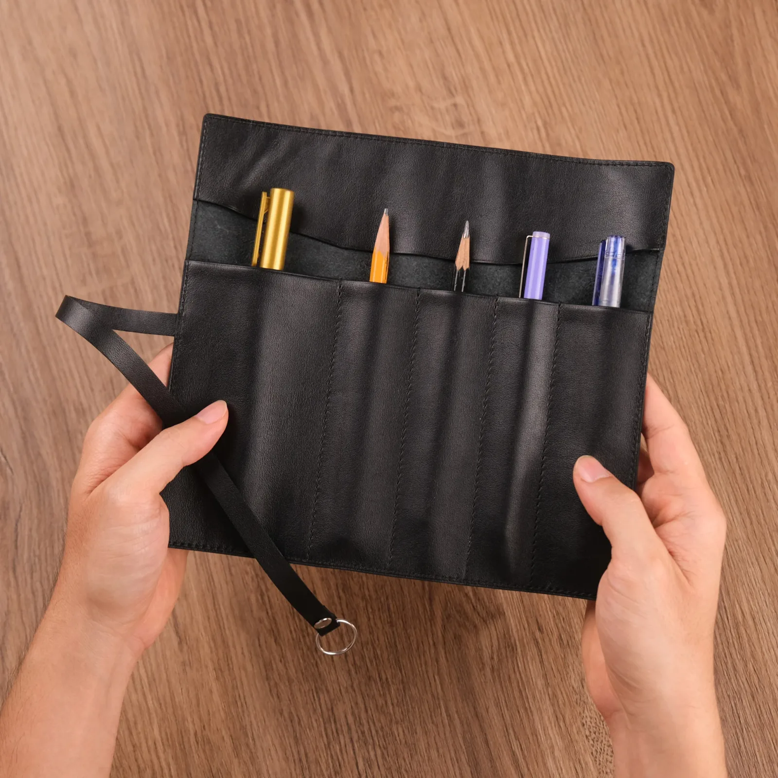 Ảnh Studio Bao đựng viết - KOI Leather
