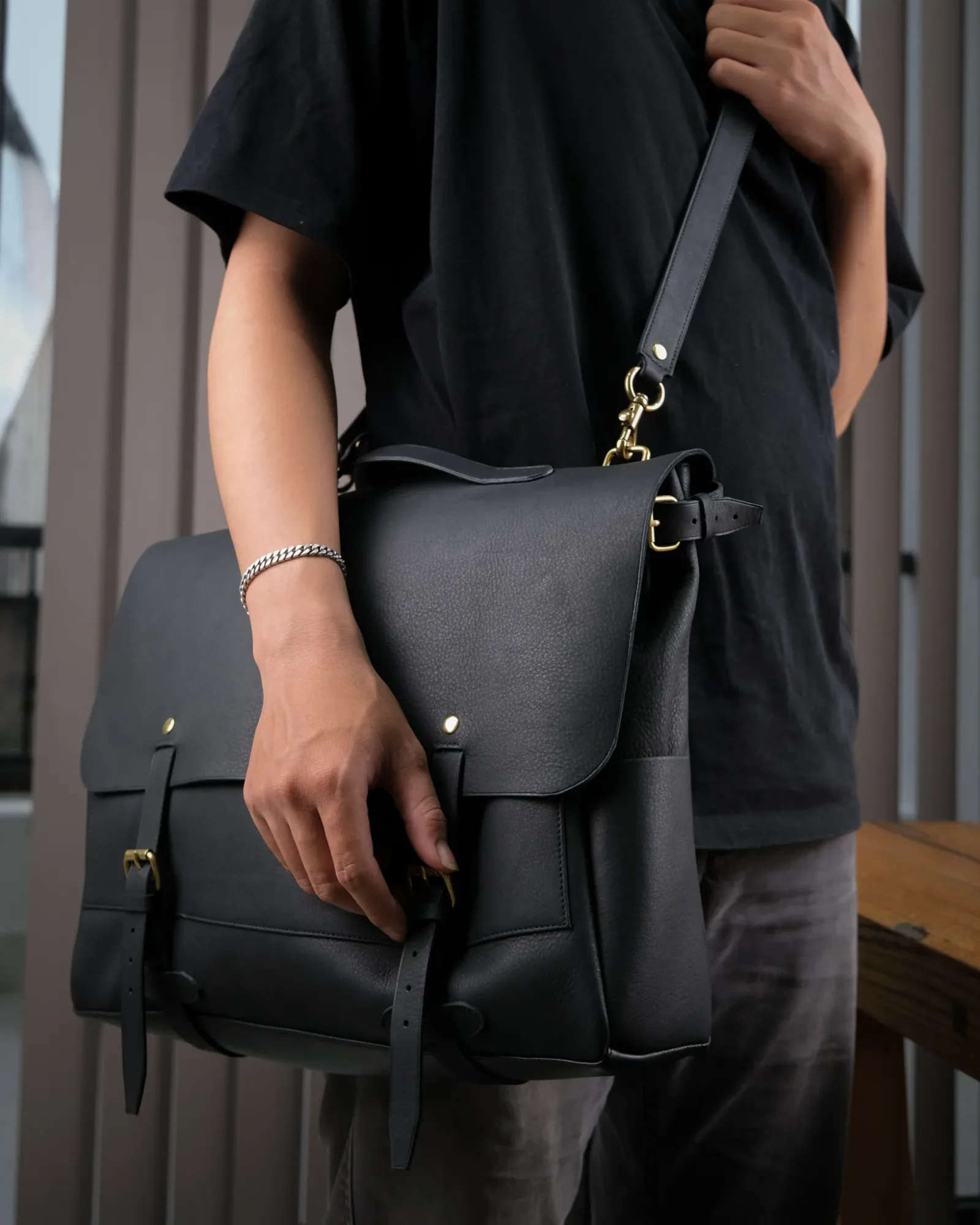 Ảnh Studio Messenger bag by Minerva - Koi Leather