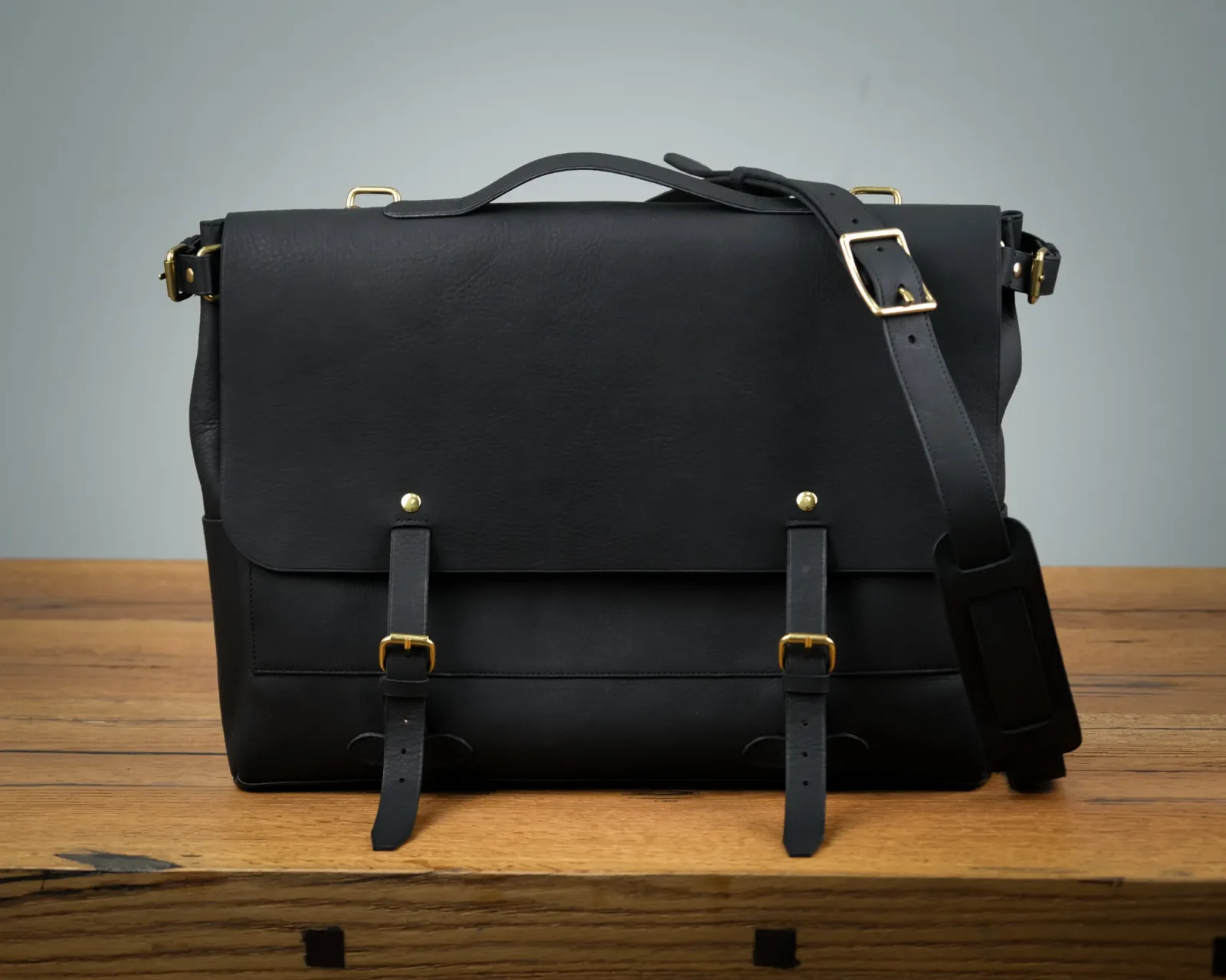 Ảnh Studio Messenger bag by Minerva - Koi Leather