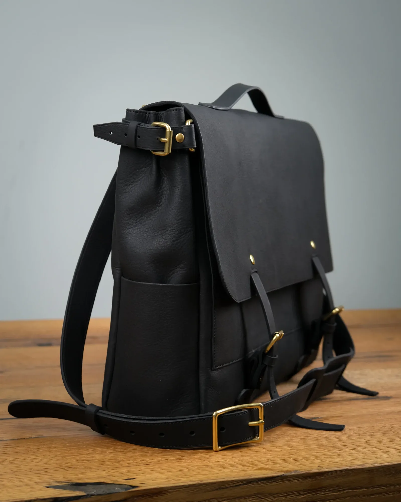 Ảnh Studio Messenger bag by Minerva - Koi Leather