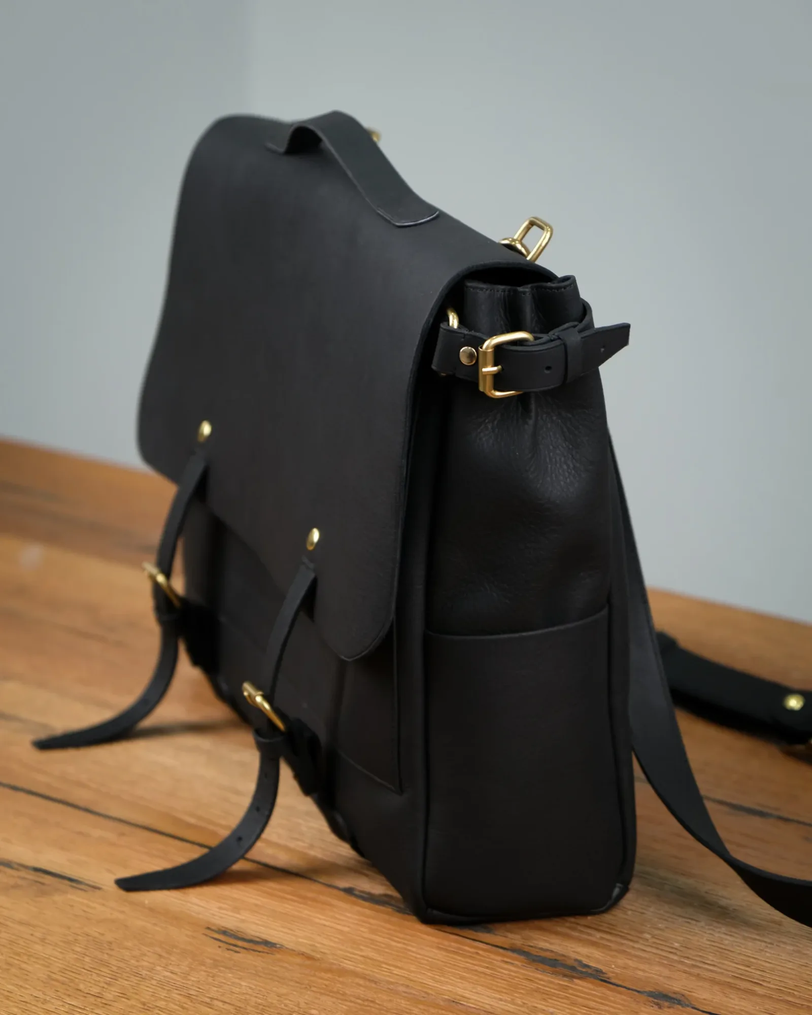 Ảnh Studio Messenger bag by Minerva - Koi Leather