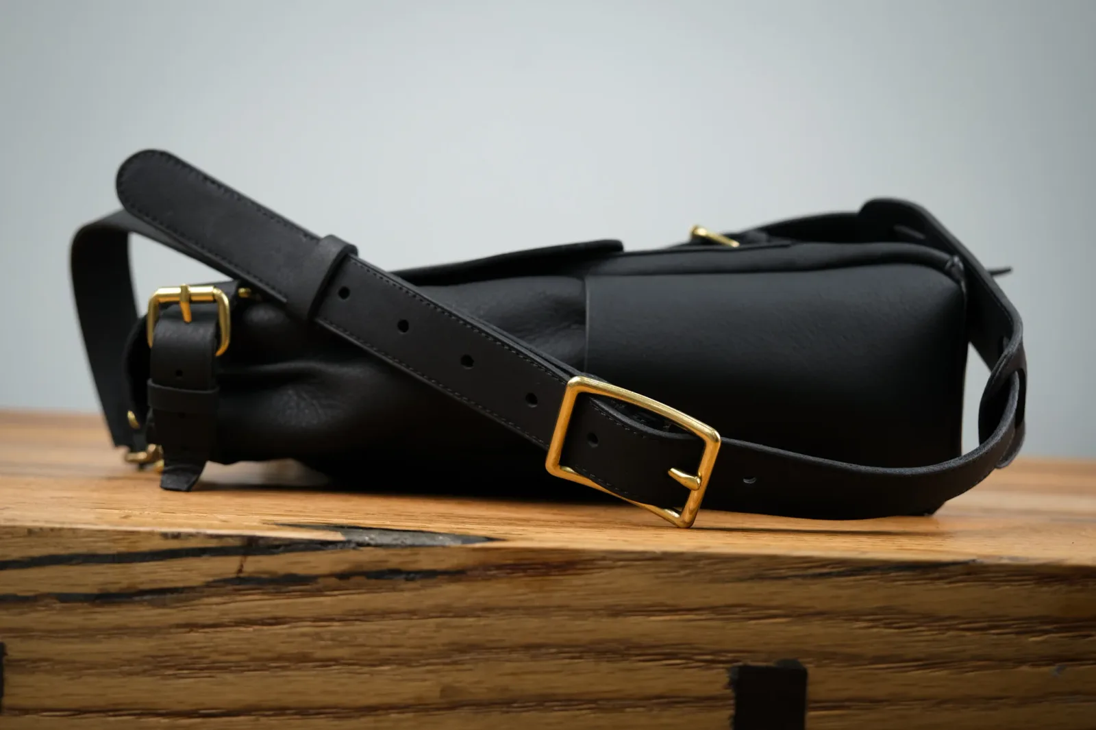 Ảnh Studio Messenger bag by Minerva - Koi Leather