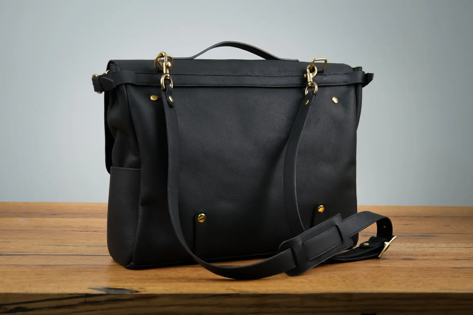 Ảnh Studio Messenger bag by Minerva - Koi Leather