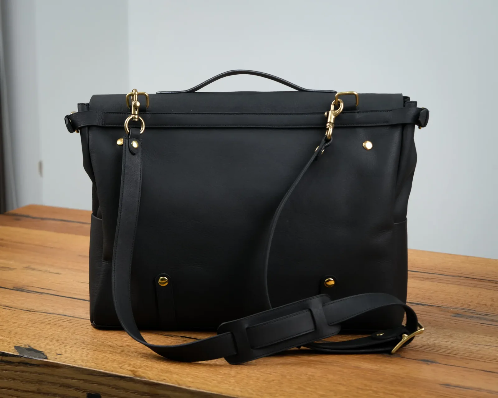Ảnh Studio Messenger bag by Minerva - Koi Leather