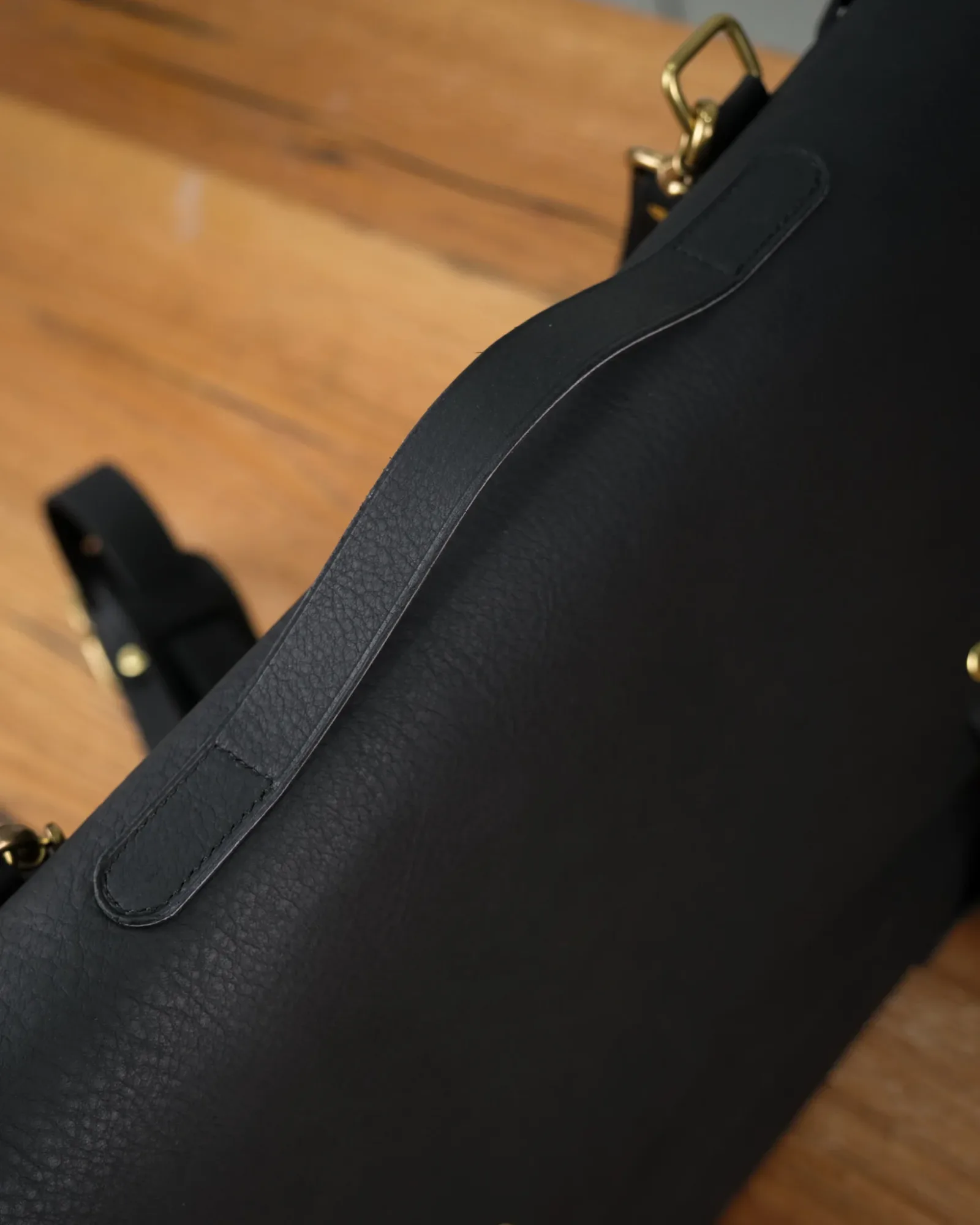 Ảnh Studio Messenger bag by Minerva - Koi Leather