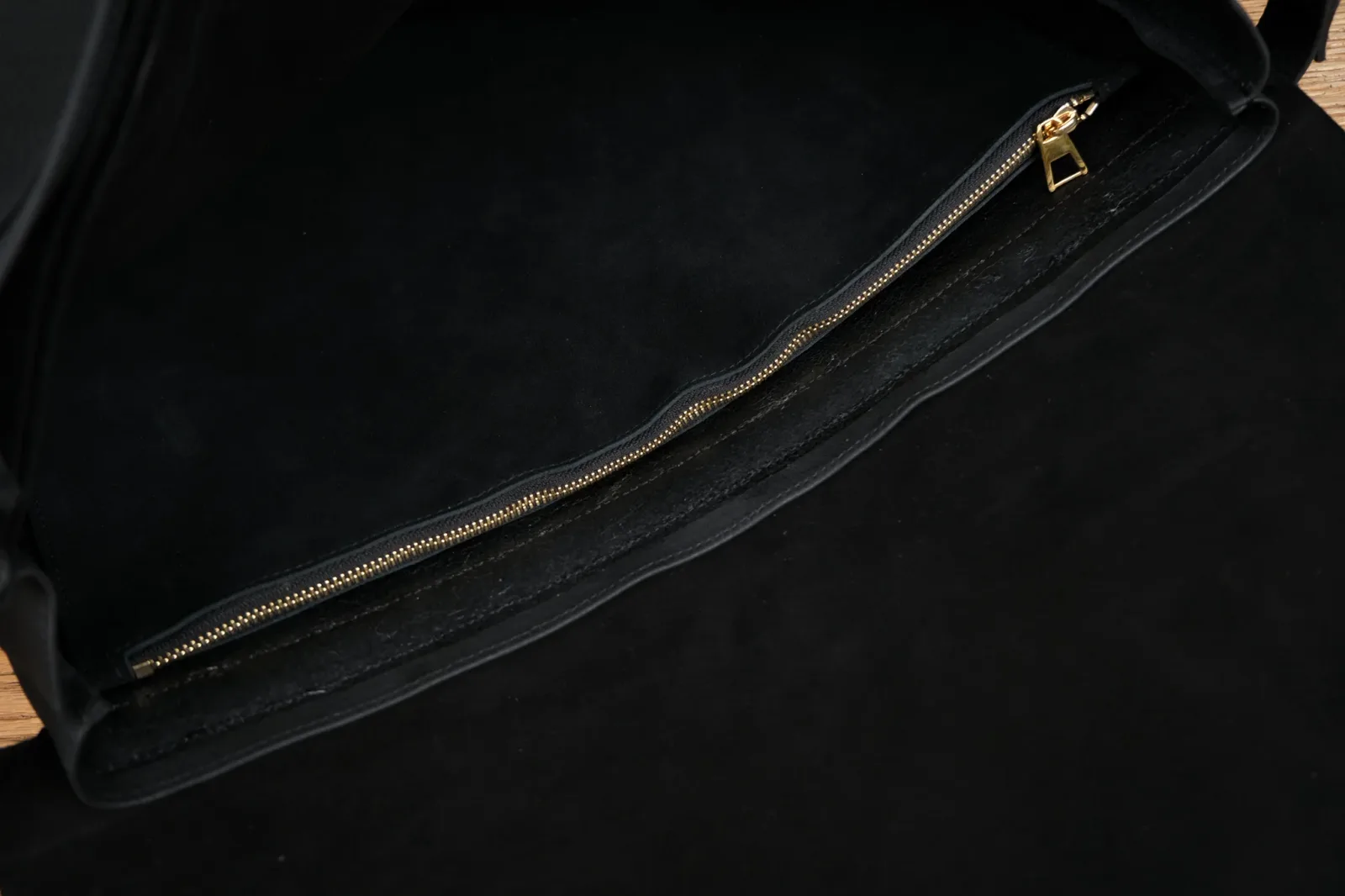 Ảnh Studio Messenger bag by Minerva - Koi Leather