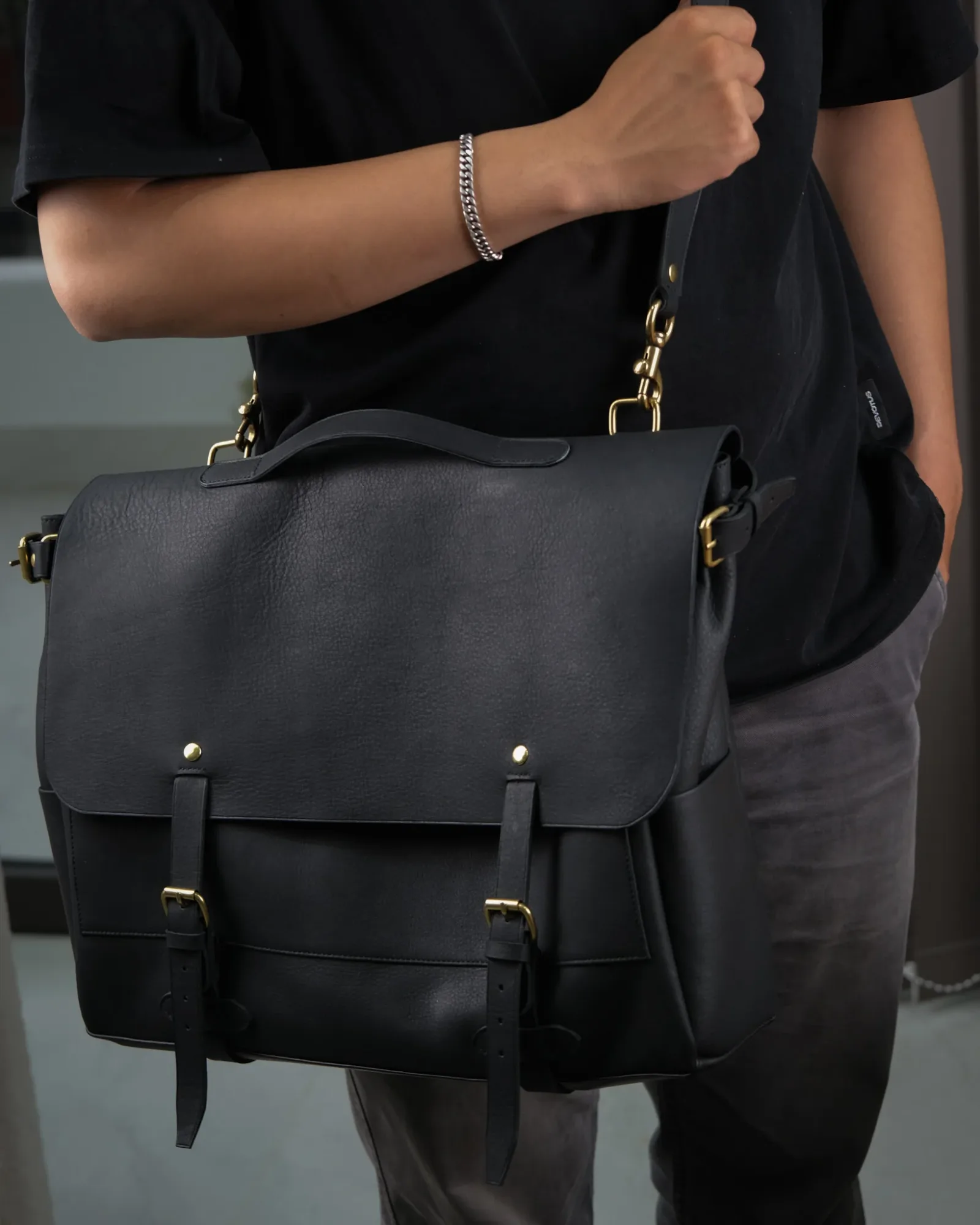 Ảnh Studio Messenger bag by Minerva - Koi Leather