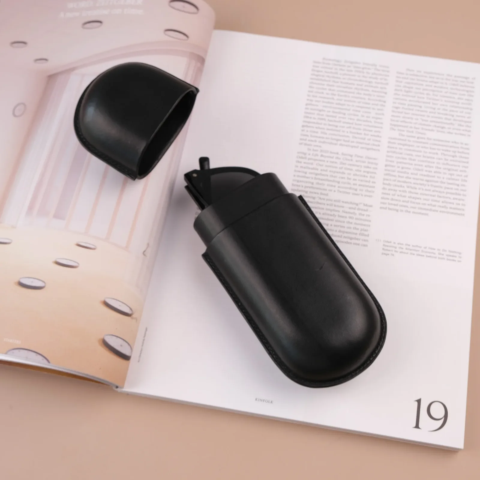 Ảnh Studio Hộp đựng mắt kính - Koi Leather