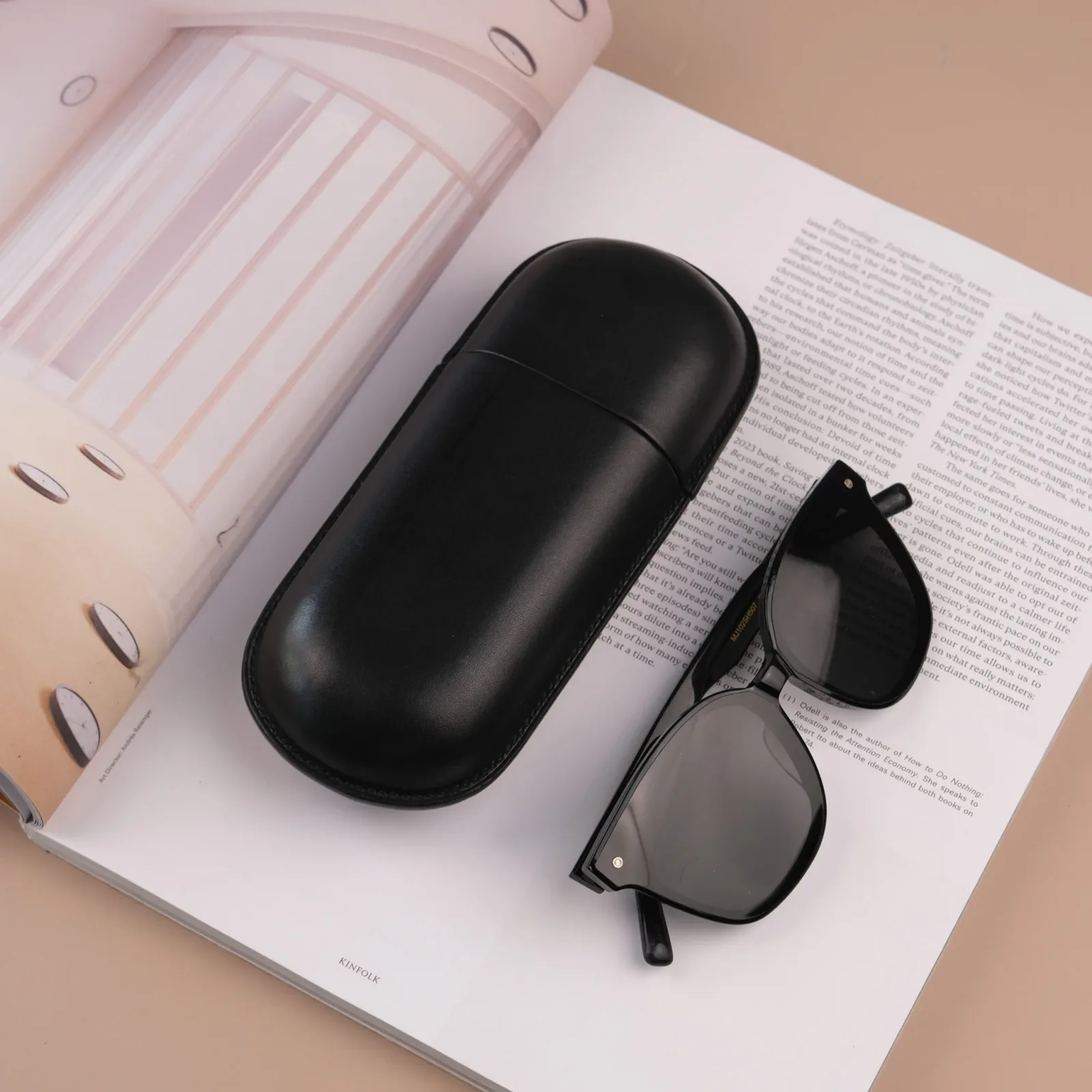 Ảnh Studio Hộp đựng mắt kính - Koi Leather