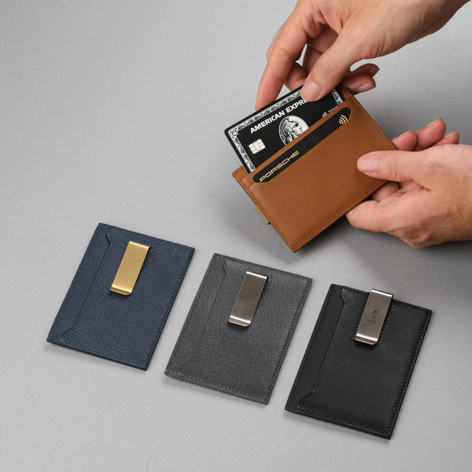 Ảnh Lifestyle Ví thẻ Uptown Card Holder da bò có kẹp tiền - Koi Leather