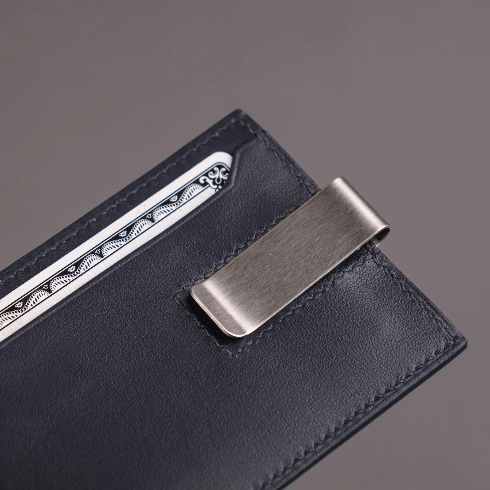 Ảnh Studio Ví thẻ Uptown Card Holder da bò có kẹp tiền - Koi Leather