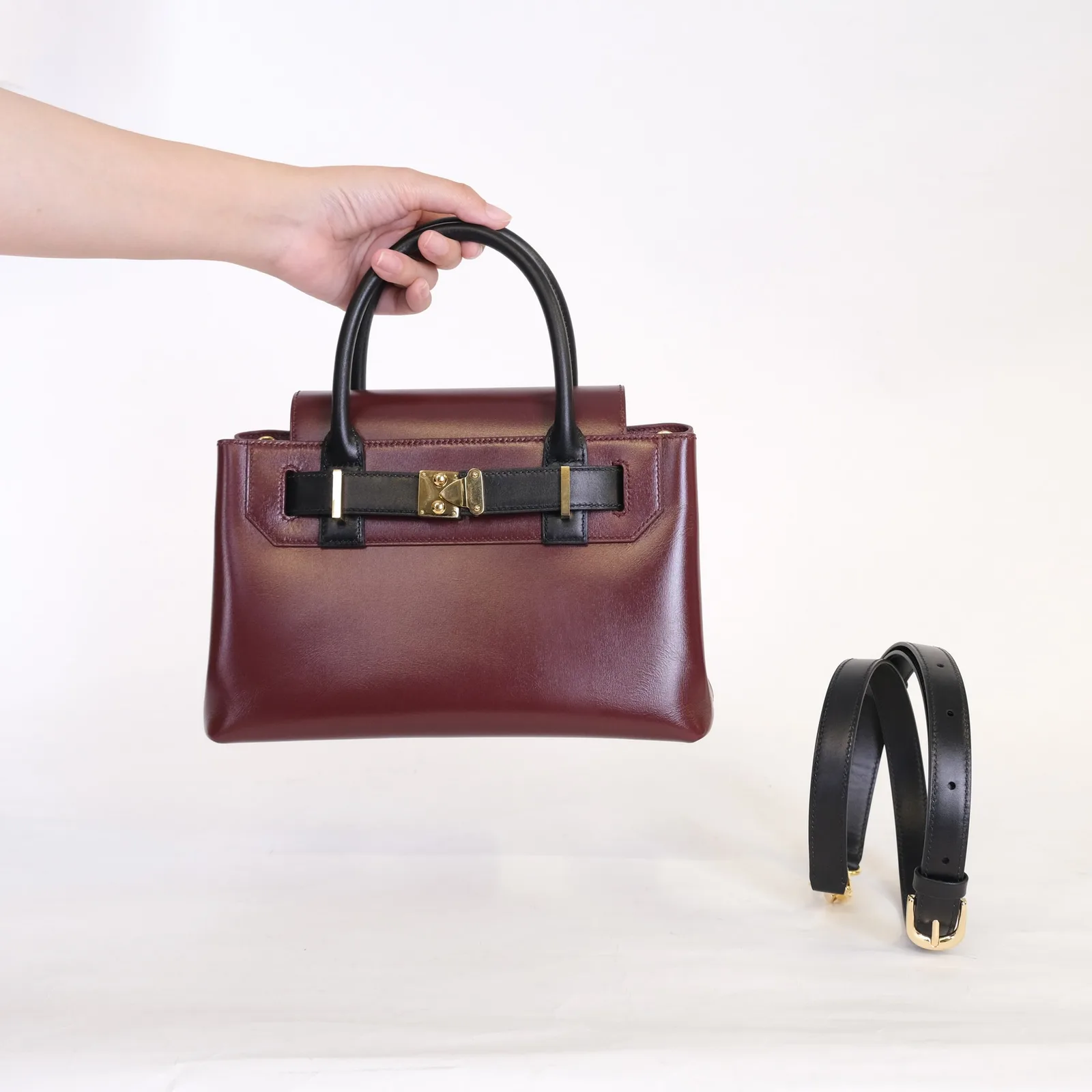 Ảnh Studio Túi xách da nữ màu đỏ mận phối quai đen kèm dây đeo chéo - Koi Leather