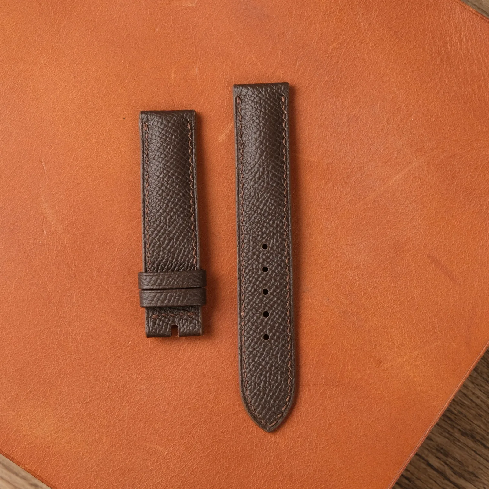Ảnh Studio Dây đồng hồ da Epsom màu nâu đậm - Koi Leather