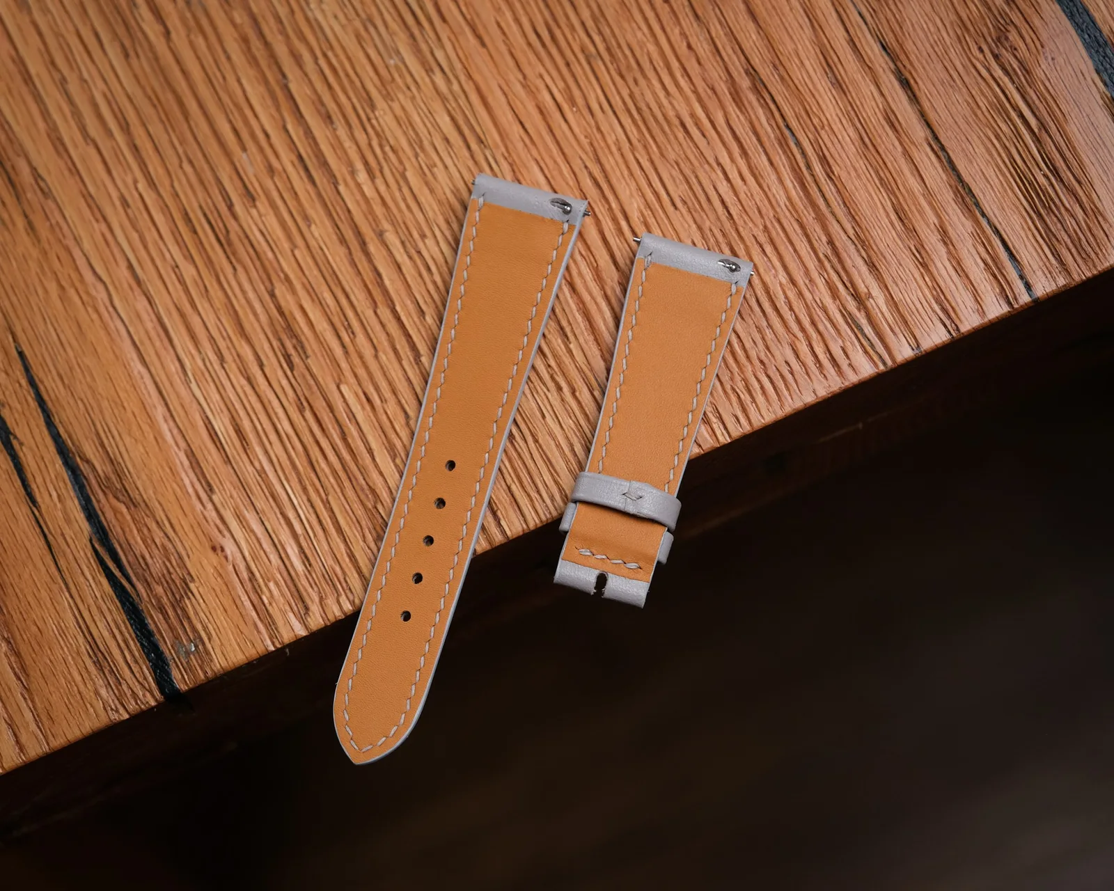 Ảnh Studio Dây đồng hồ da Swift xám dáng độn - Koi Leather