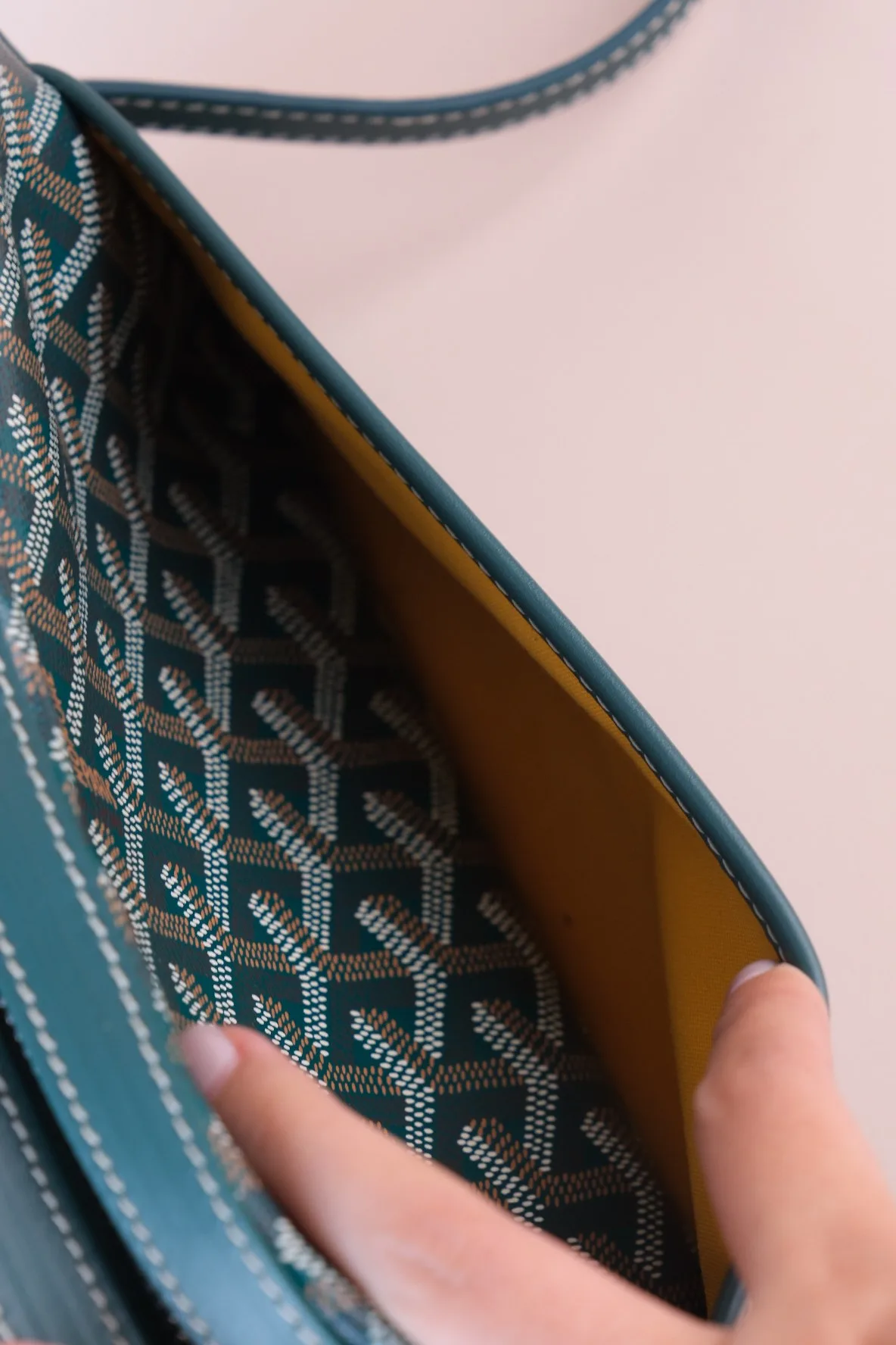 Ảnh Studio Túi đeo chéo dáng camera canvas họa tiết phối da xanh - Koi Leather