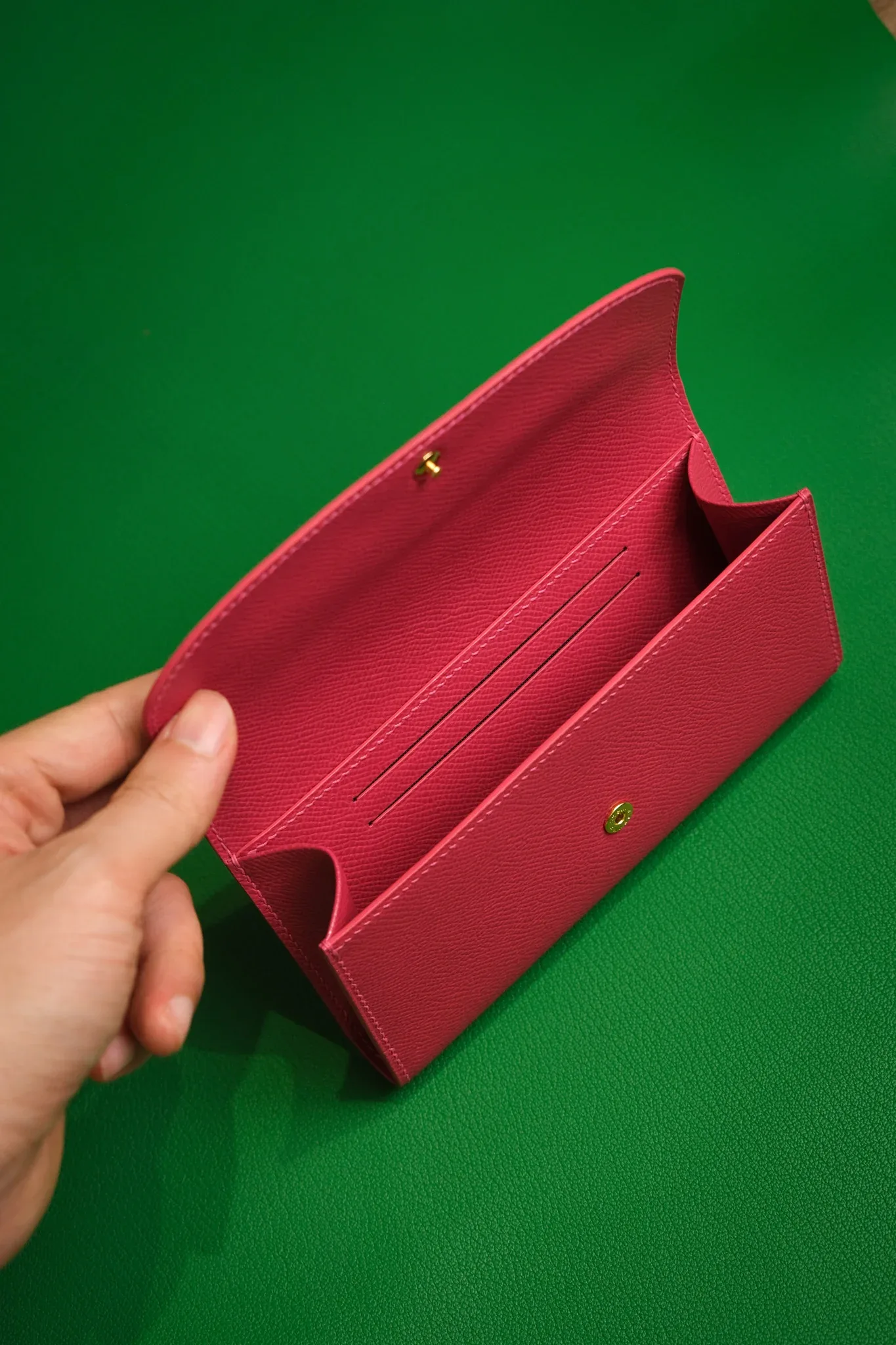 Ảnh Studio Ví dài - Koi Leather