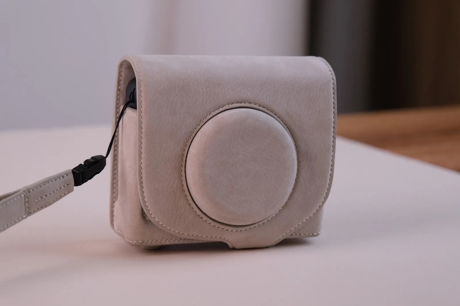 Ảnh Studio Bộ bao da máy ảnh da Nubuck xám kem kèm nắp che và dây đeo - Koi Leather