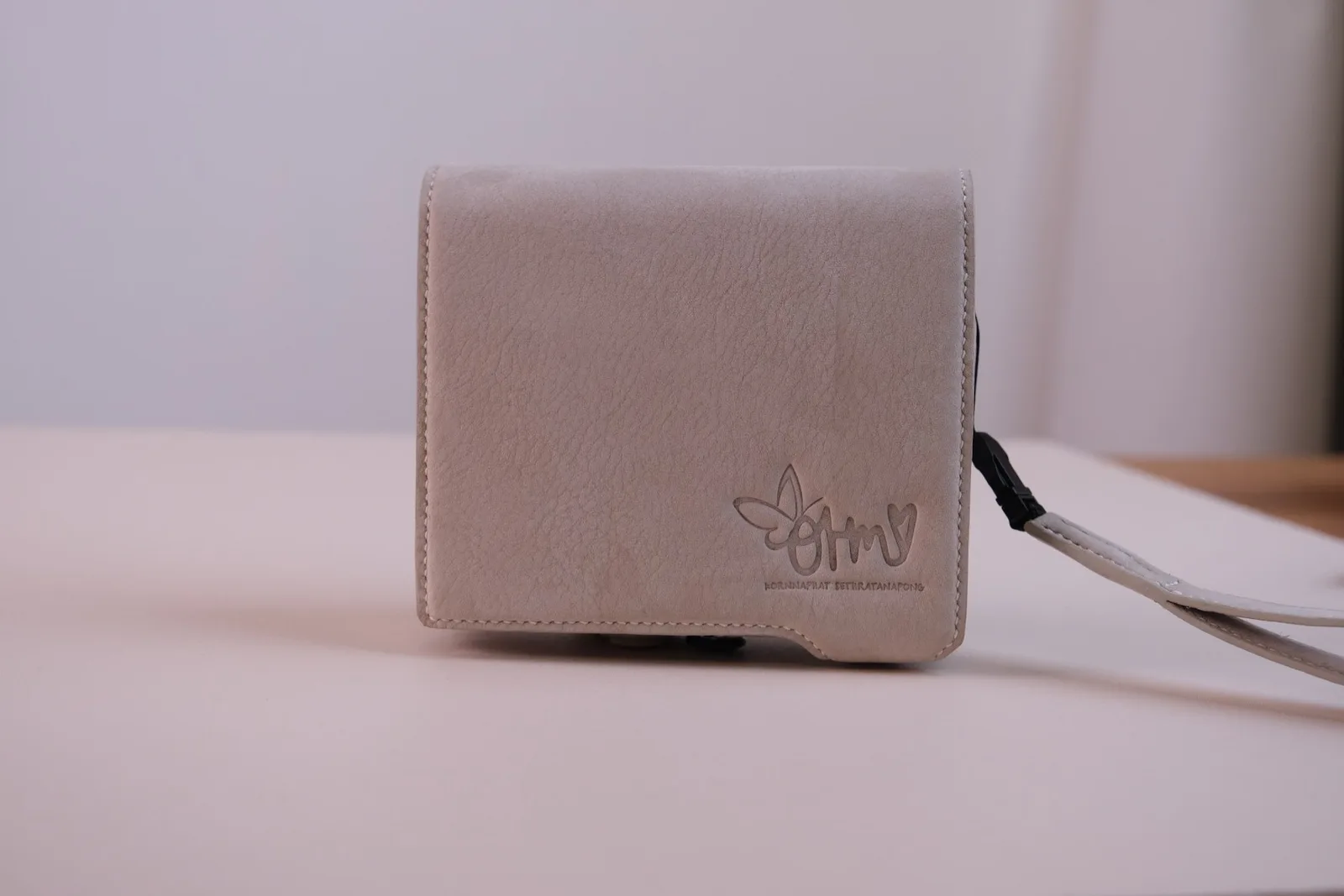 Ảnh Studio Bộ bao da máy ảnh da Nubuck xám kem kèm nắp che và dây đeo - Koi Leather