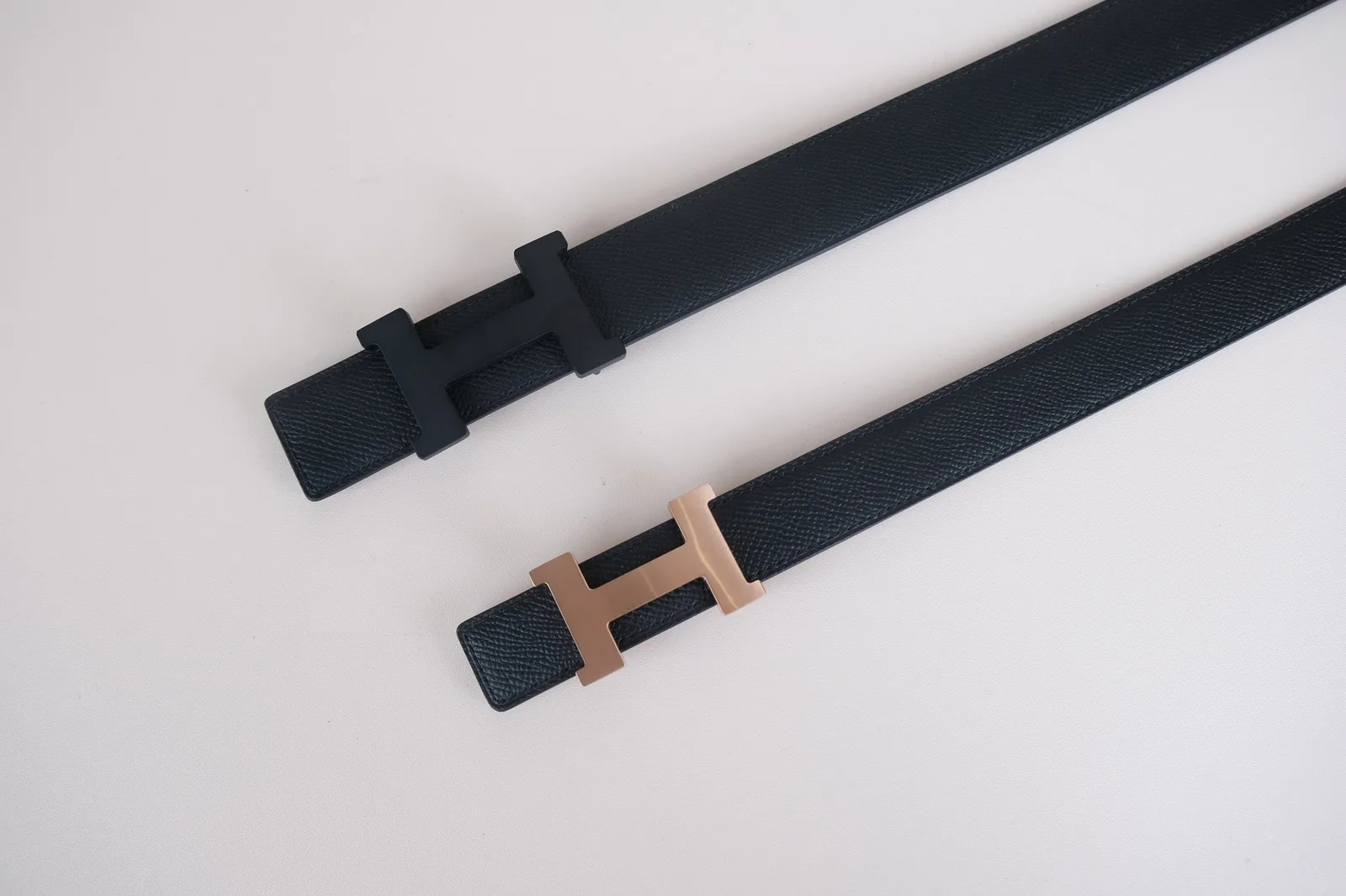 Ảnh Studio Dây lưng da bò Epsom màu đen phối hai mặt bản 24mm - Koi Leather