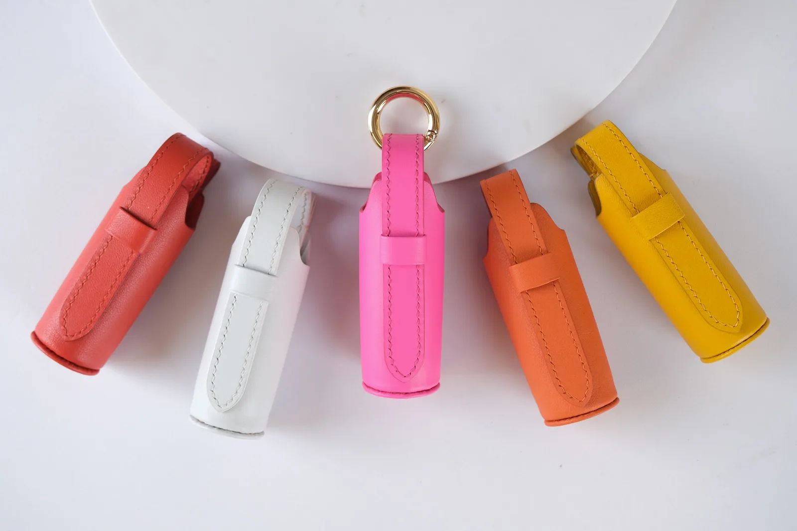 Ảnh Studio Charm bao da đựng son dáng trụ có khoen treo - Koi Leather