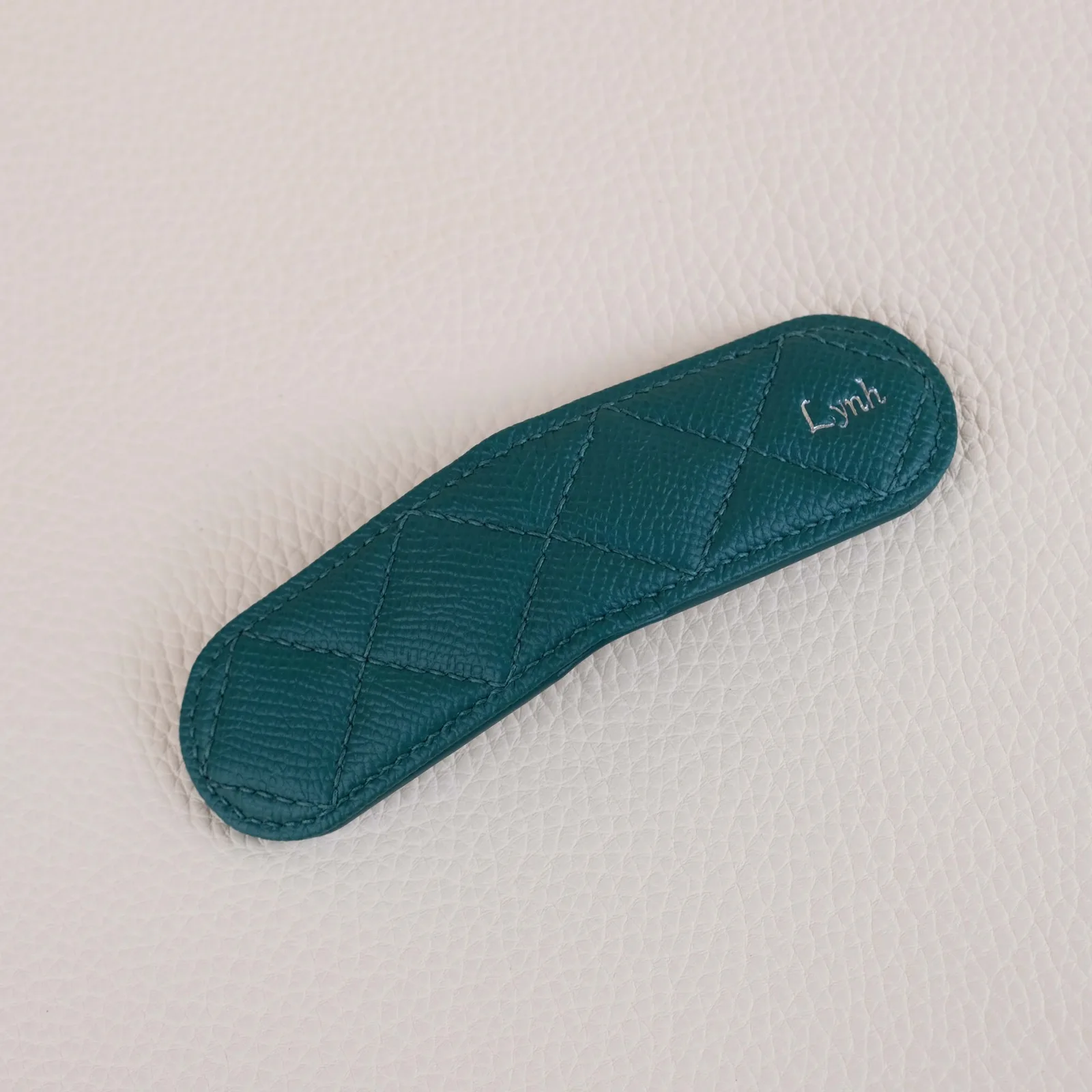 Ảnh Studio Kẹp tiền nam châm da Epsom màu Malachite may chần trám - Koi Leather