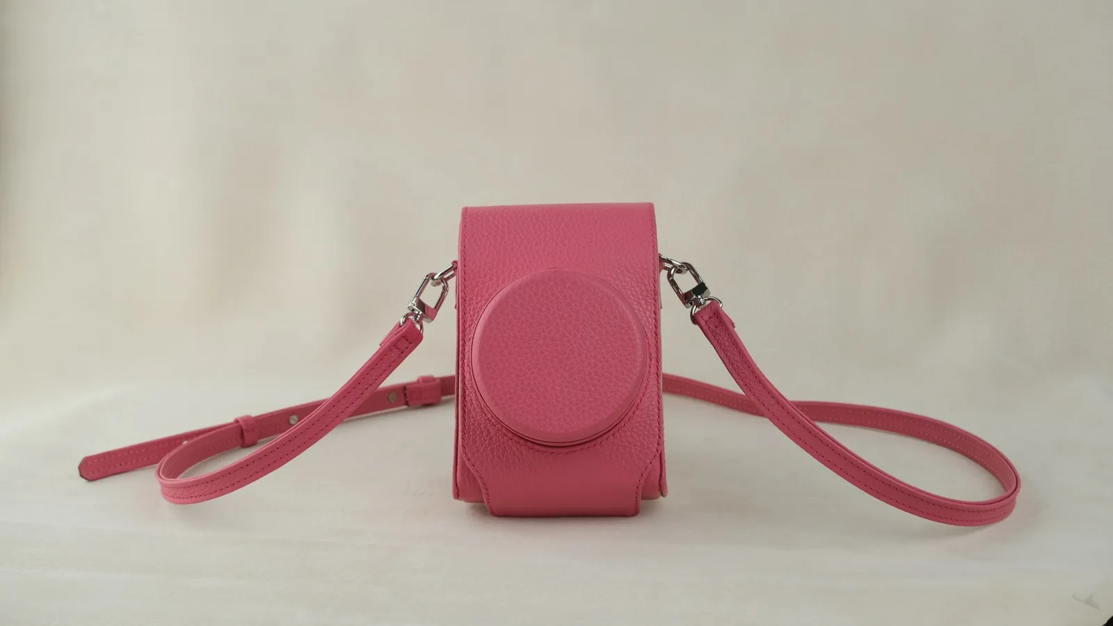 Ảnh Studio Bao da máy ảnh da Togo màu hồng kèm dây đeo - Koi Leather