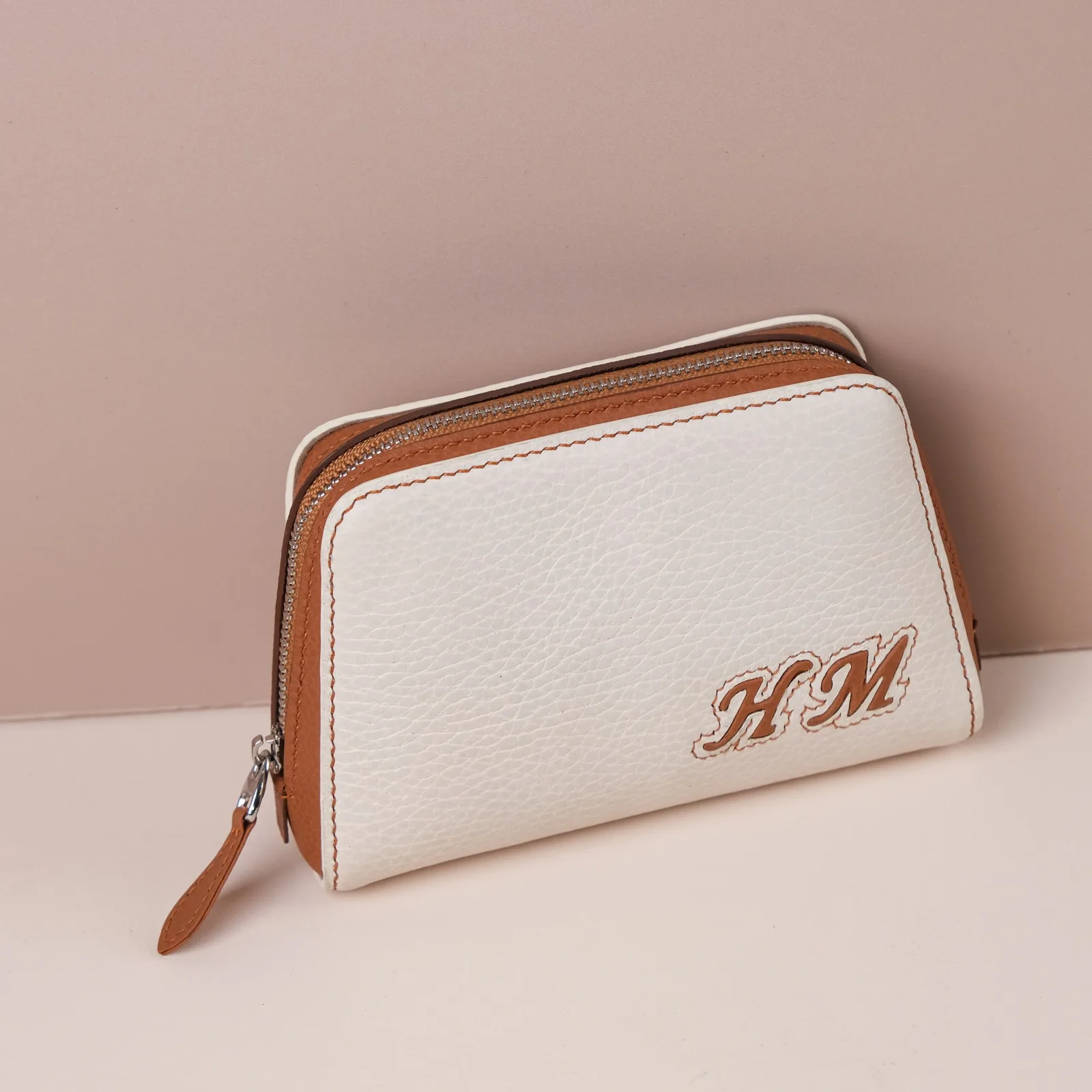 Ảnh Studio Set 2 ví zip da bò hạt màu kem phối nâu - Koi Leather