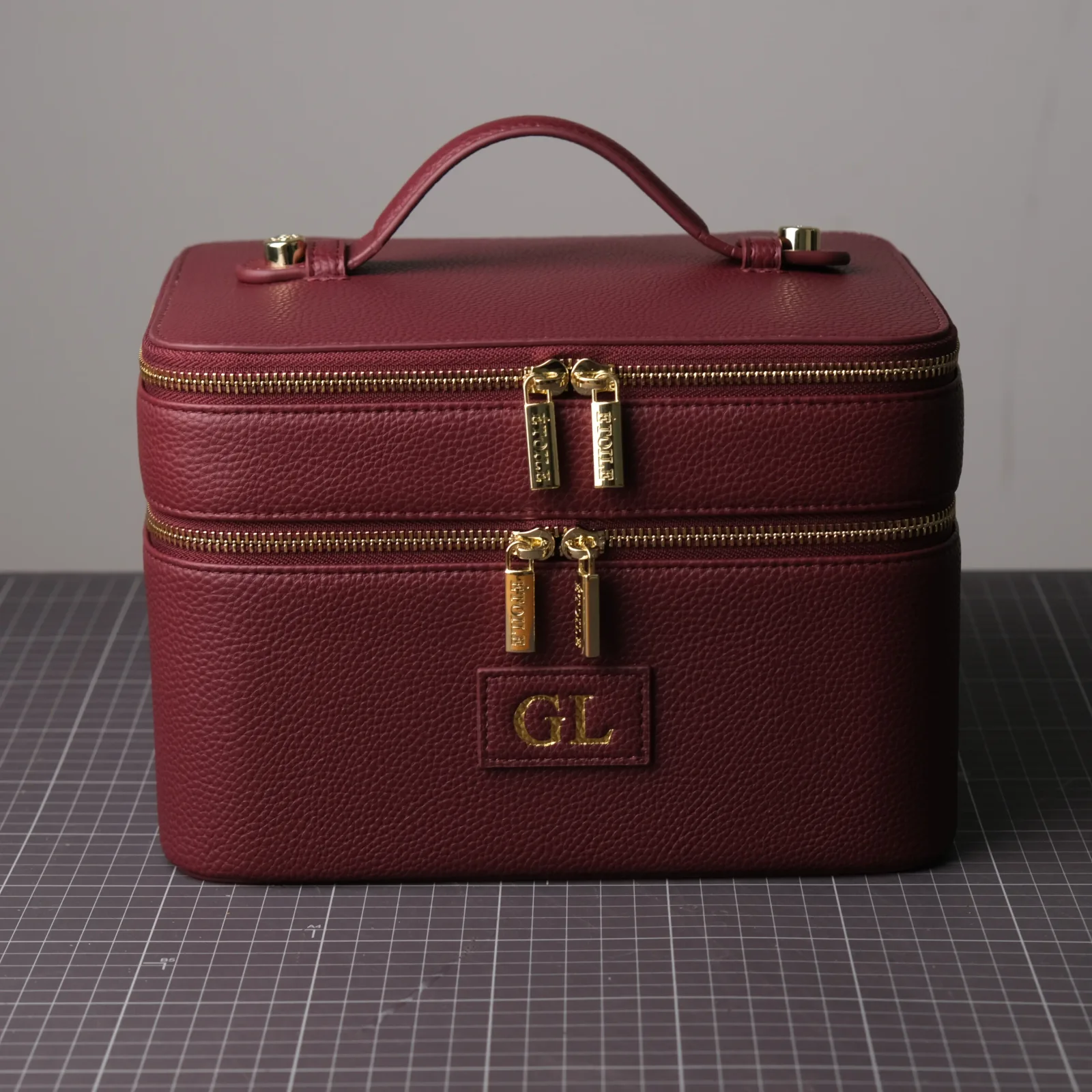 Ảnh Studio Dập tên túi trang điểm - KOI Leather