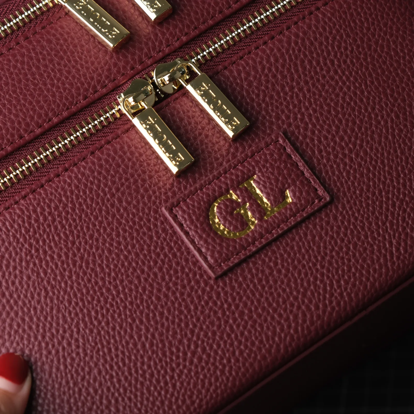 Ảnh Studio Dập tên túi trang điểm - KOI Leather