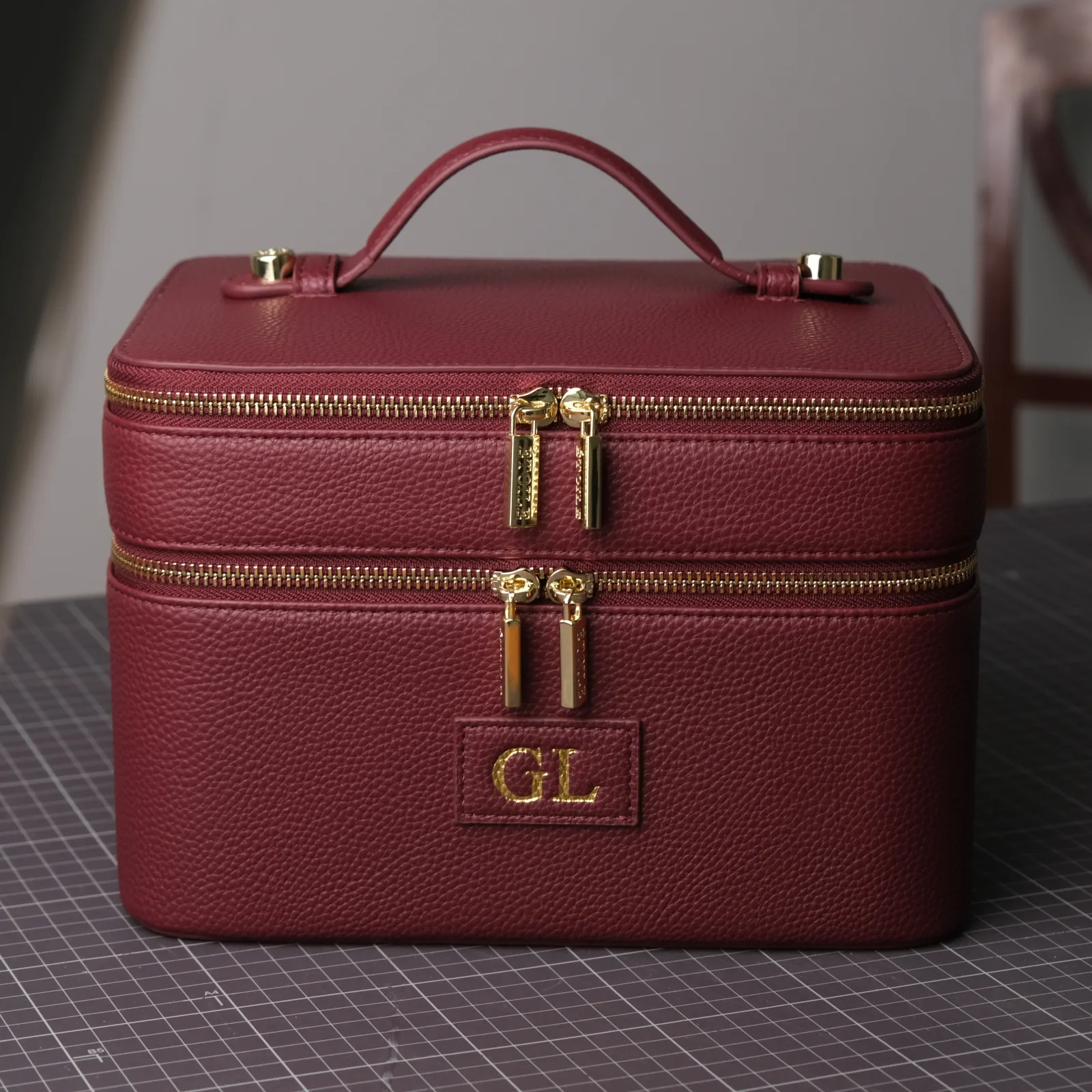 Ảnh Studio Dập tên túi trang điểm - KOI Leather