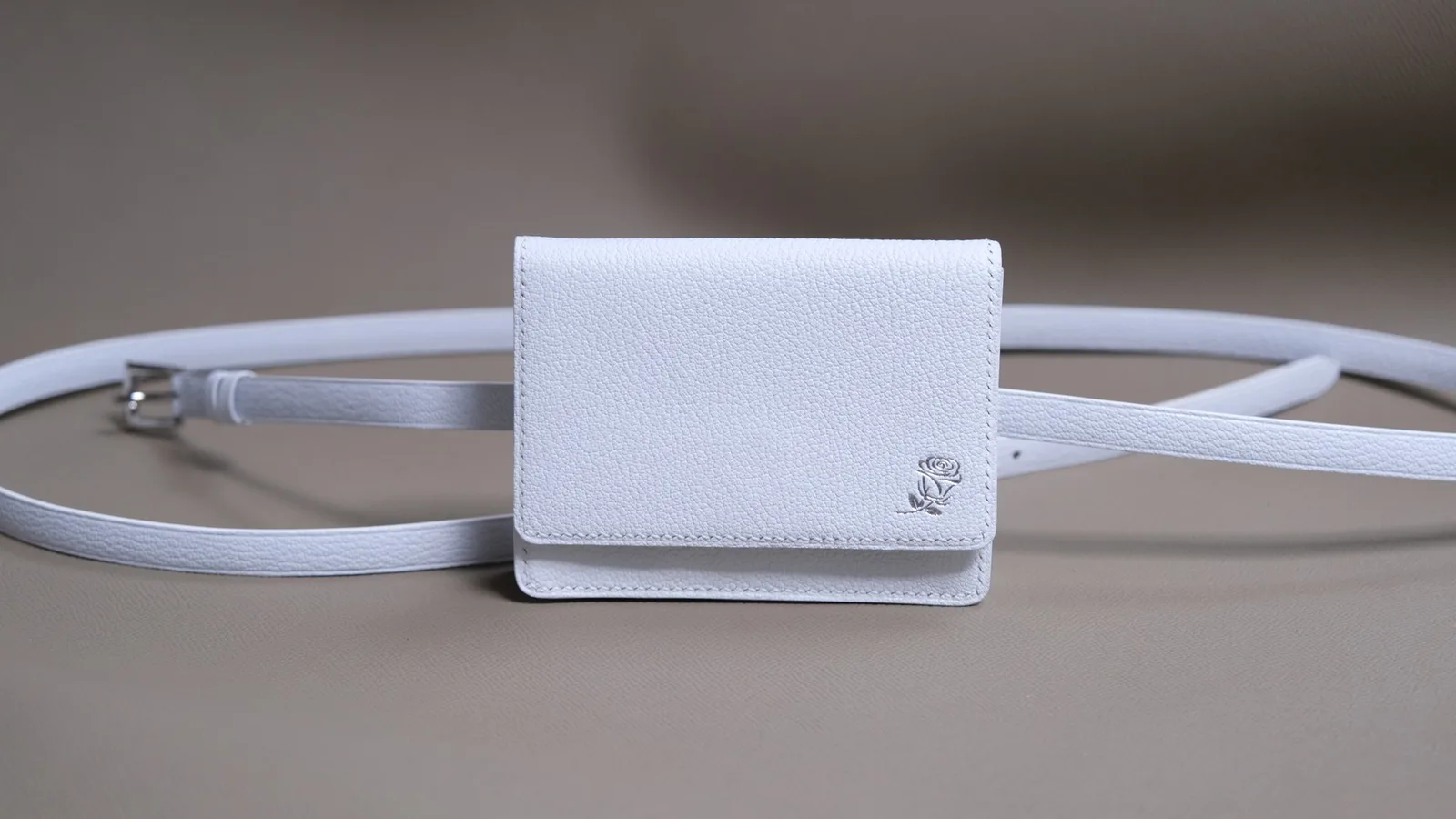 Ảnh Studio Túi đeo thắt lưng mini da dê Alran màu trắng - Koi Leather